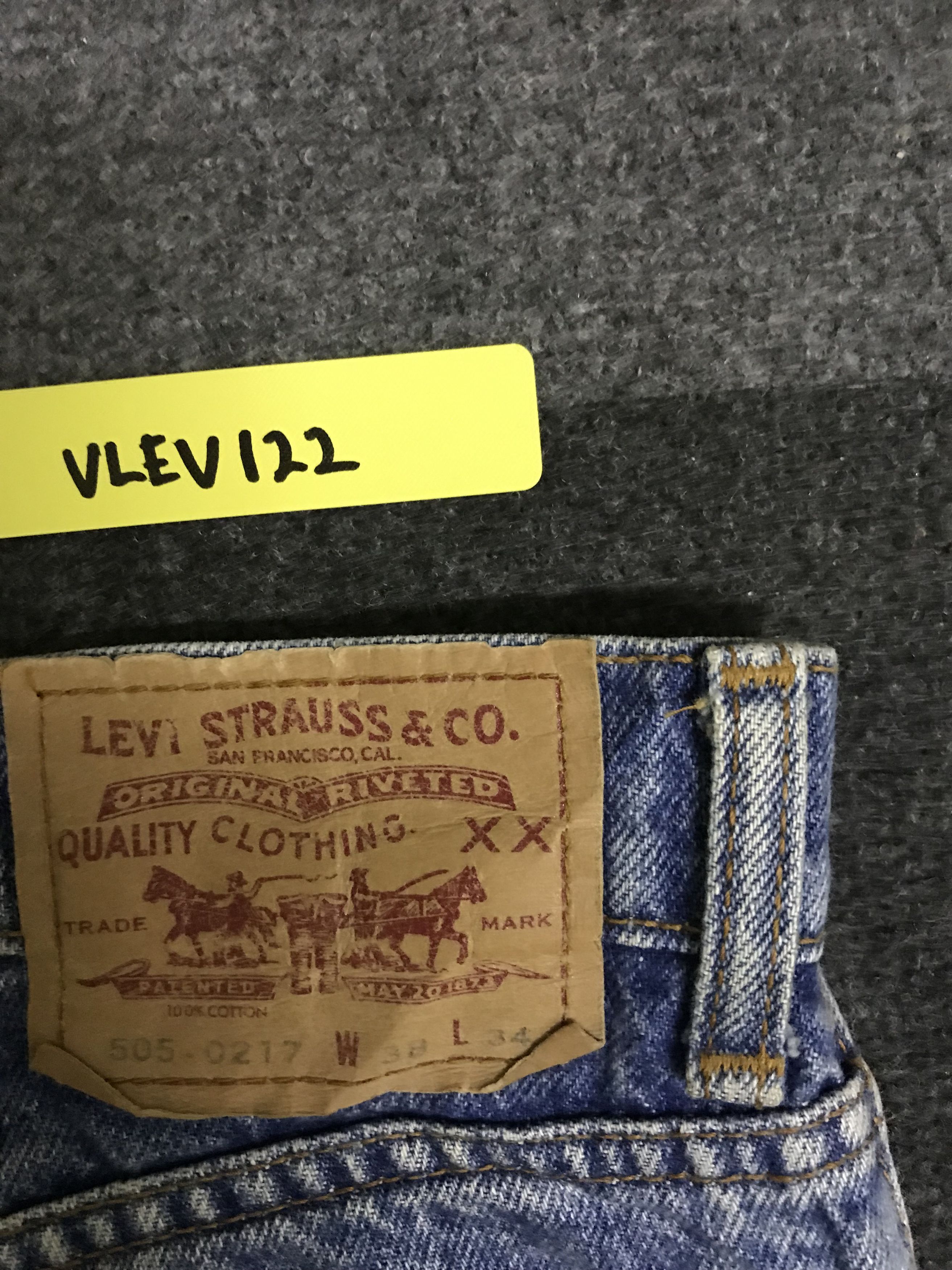 Levi's VLEV122-Vtg Levis 505 Medium Wash Distressed Jeans Size US 37 - 14 Thumbnail