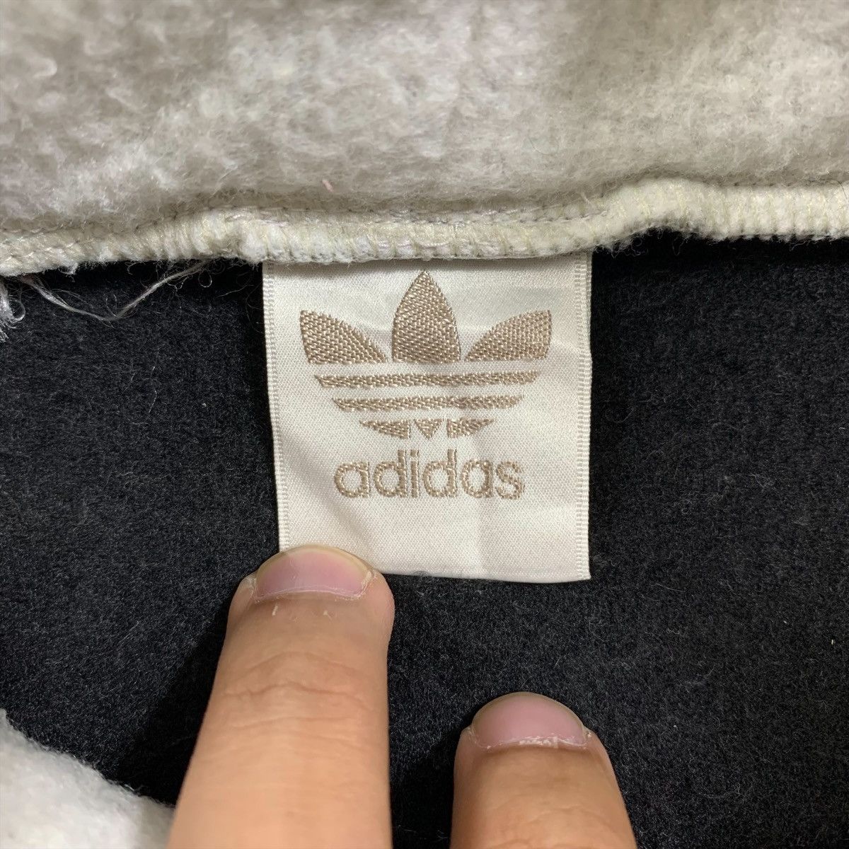 Adidas × Vintage Vintage ADIDAS Trefoil Sports Embroidery Fleece Sweatshirt Size US L / EU 52-54 / 3 - 5 Thumbnail