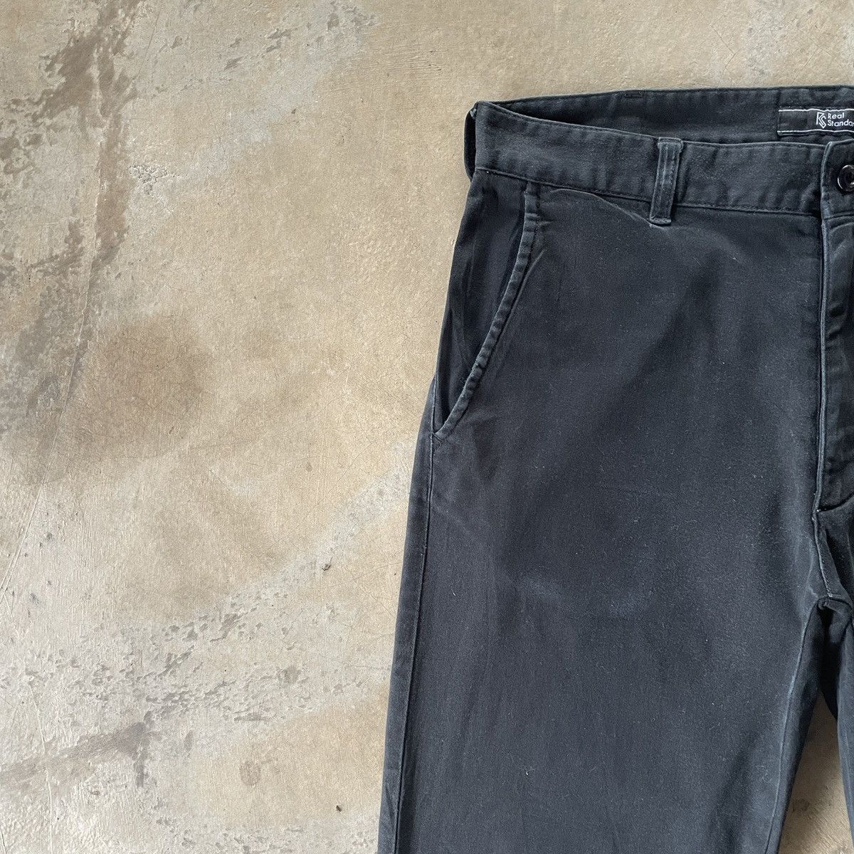 Japanese Brand Vintage Real Standard Japan Faded Black Trouser Casual Pants Size US 32 / EU 48 - 4 Thumbnail