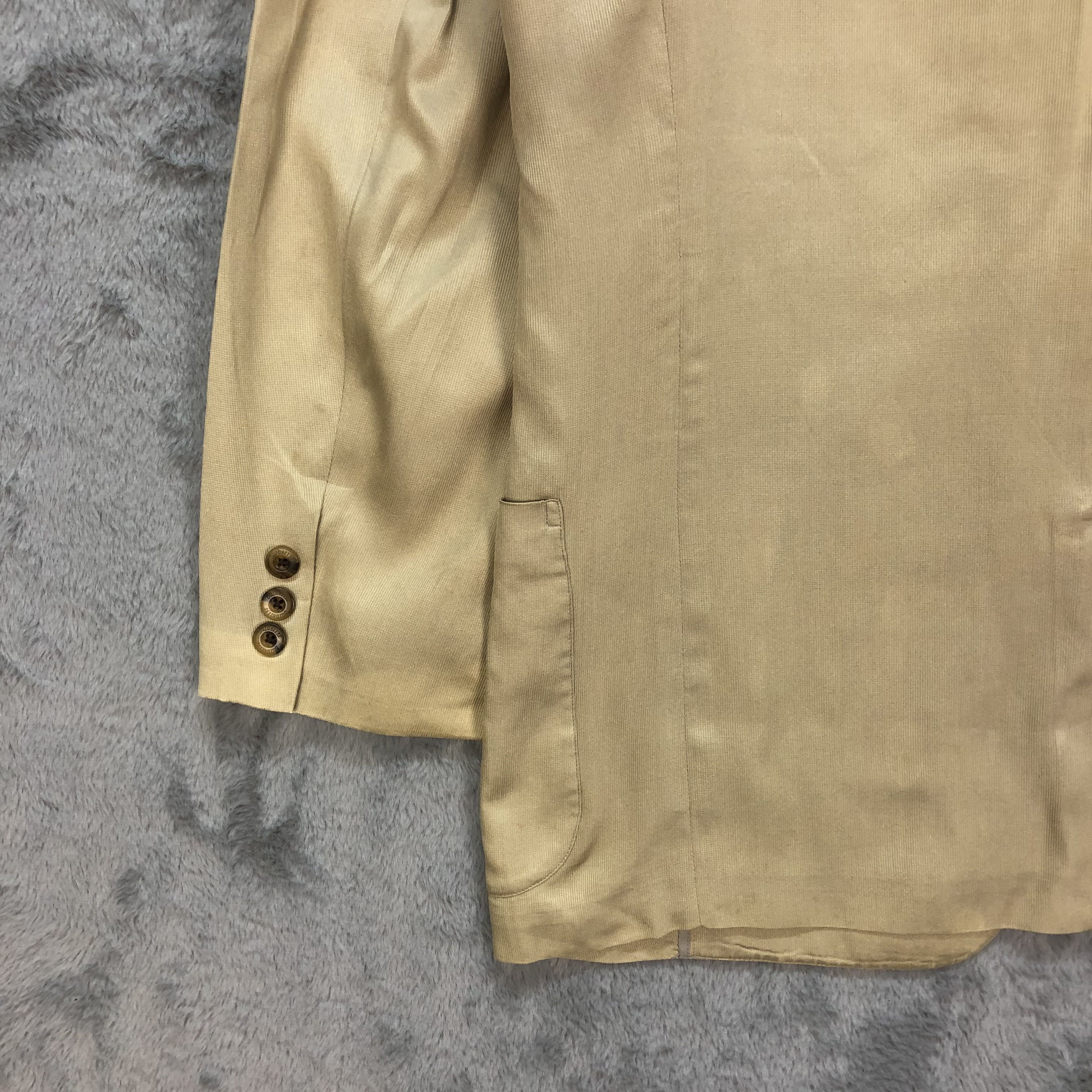 Burberry Vintage Burberry Beige Suit Jacket / Blazer #6185-52 Size US M / EU 48-50 / 2 - 14 Thumbnail