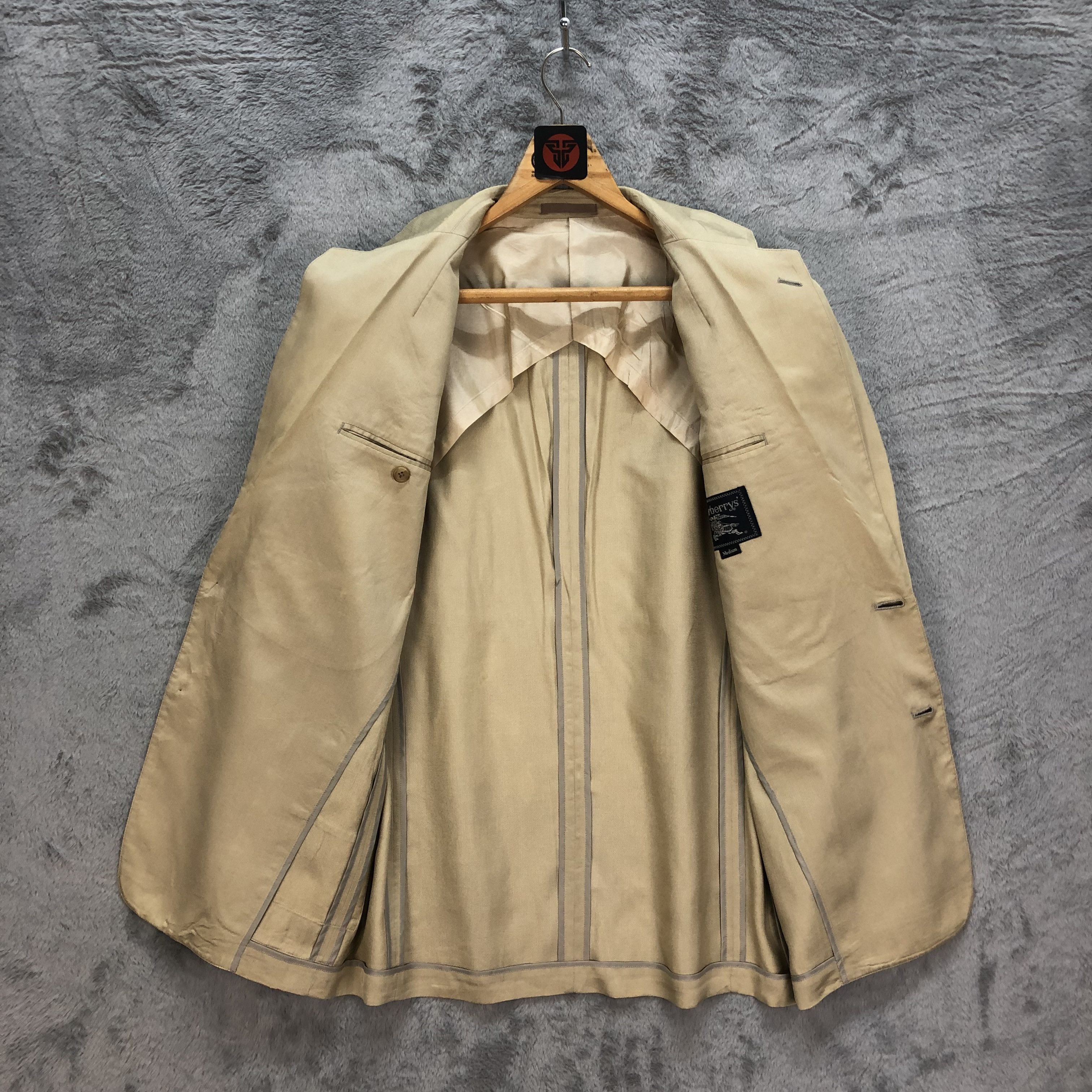 Burberry Vintage Burberry Beige Suit Jacket / Blazer #6185-52 Size US M / EU 48-50 / 2 - 9 Thumbnail