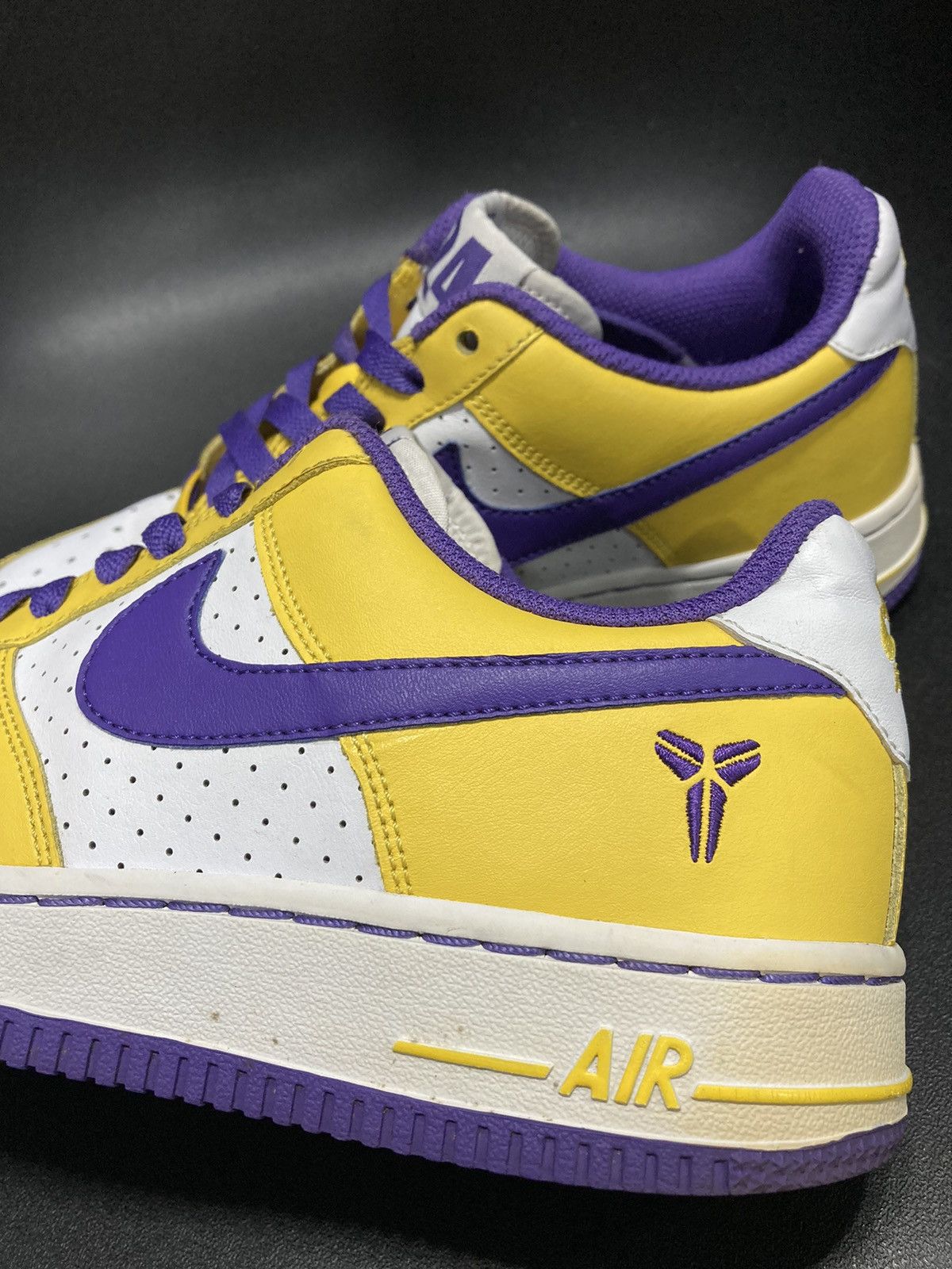 Nike Air Force 1 Low 2009 “Kobe Bryant” GS Size US 5.5 / EU 38 - 10 Thumbnail