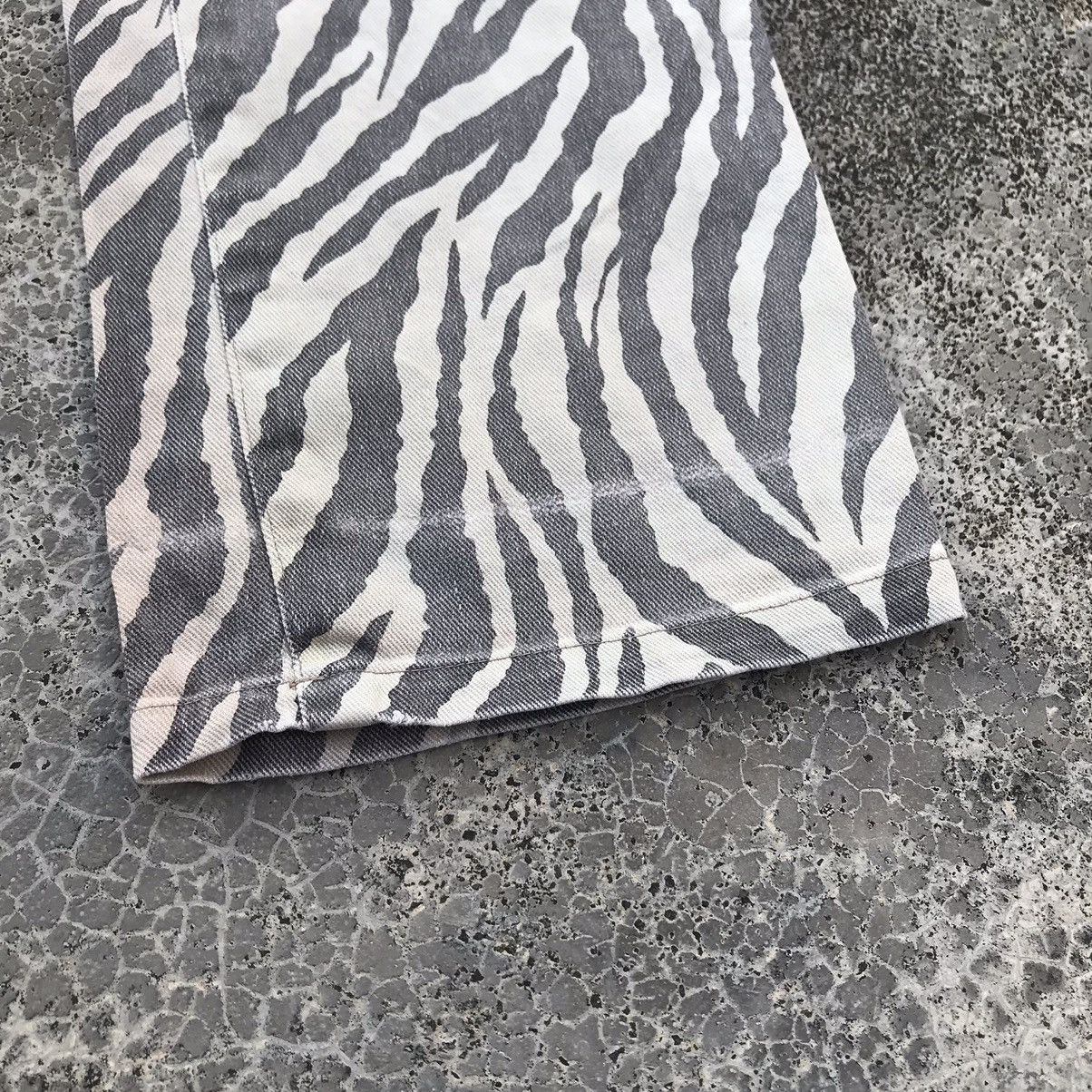 Japanese Brand Vintage Distressed Zebra Striped Print Faded Jeans Pants Size US 31 - 6 Thumbnail