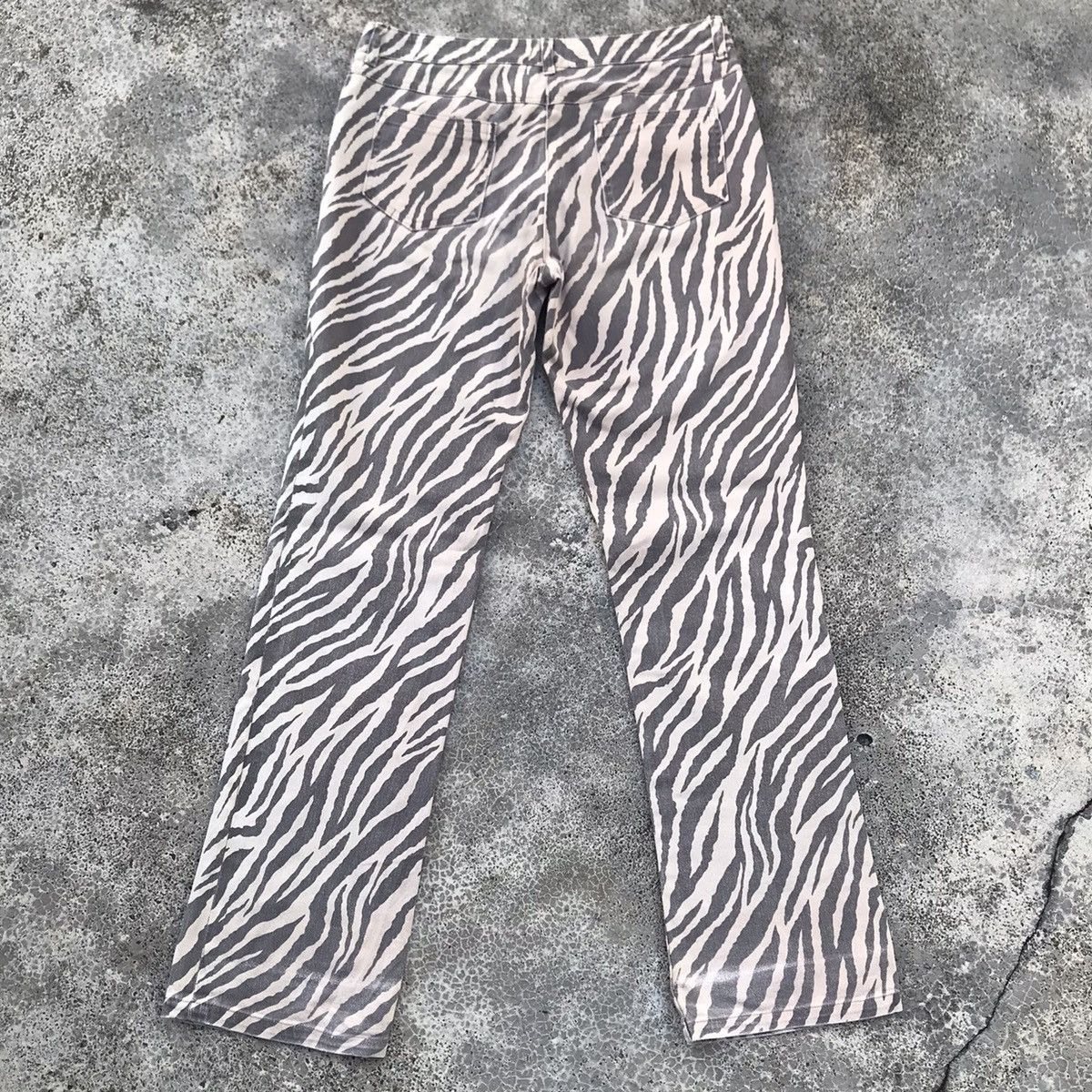 Japanese Brand Vintage Distressed Zebra Striped Print Faded Jeans Pants Size US 31 - 11 Thumbnail