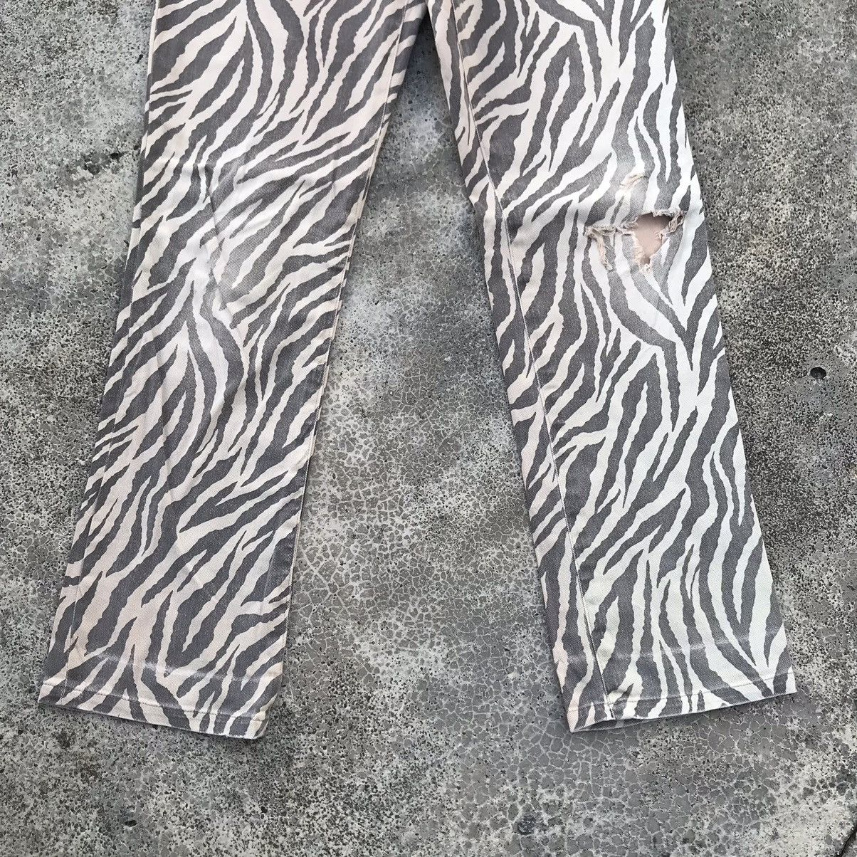 Japanese Brand Vintage Distressed Zebra Striped Print Faded Jeans Pants Size US 31 - 3 Thumbnail