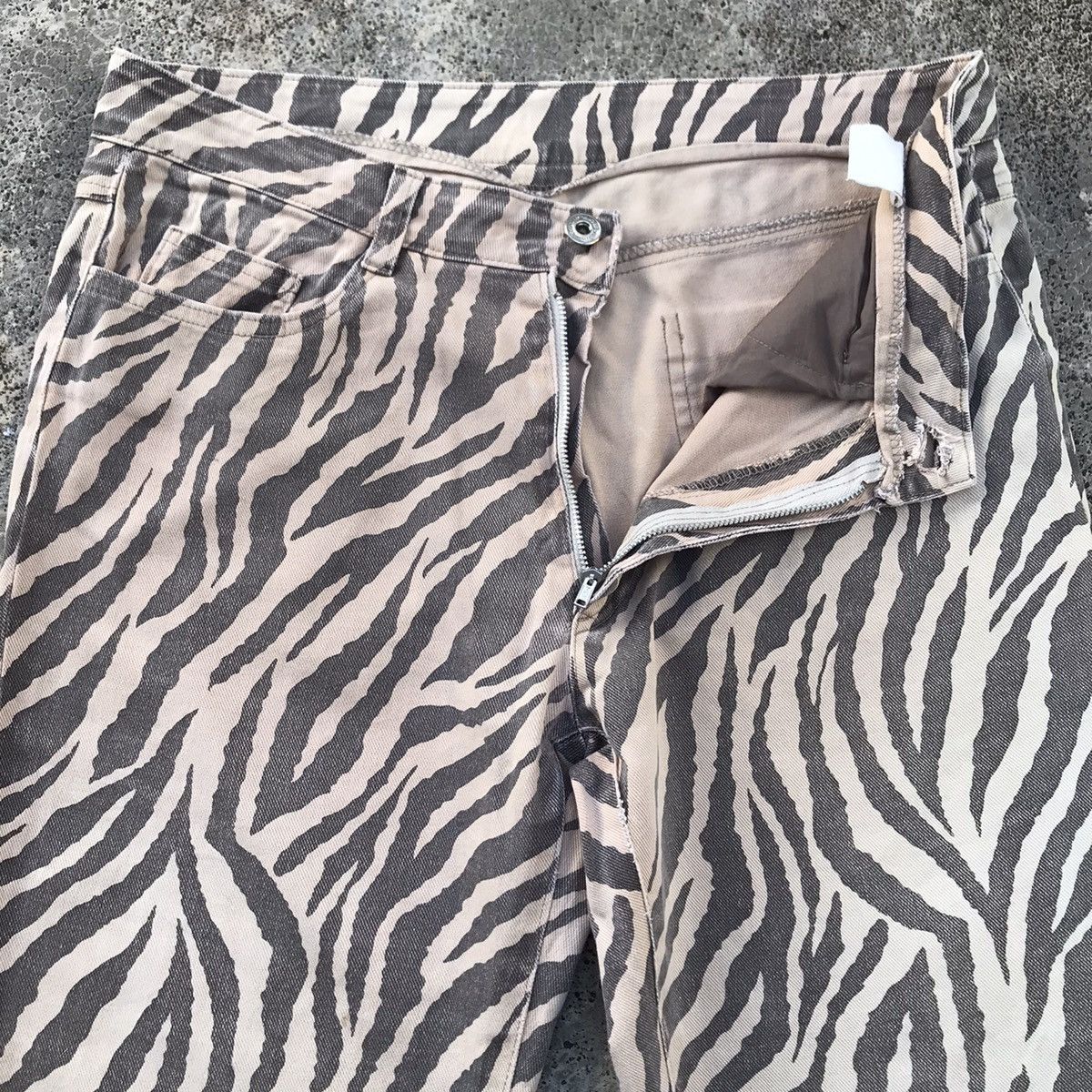 Japanese Brand Vintage Distressed Zebra Striped Print Faded Jeans Pants Size US 31 - 10 Thumbnail