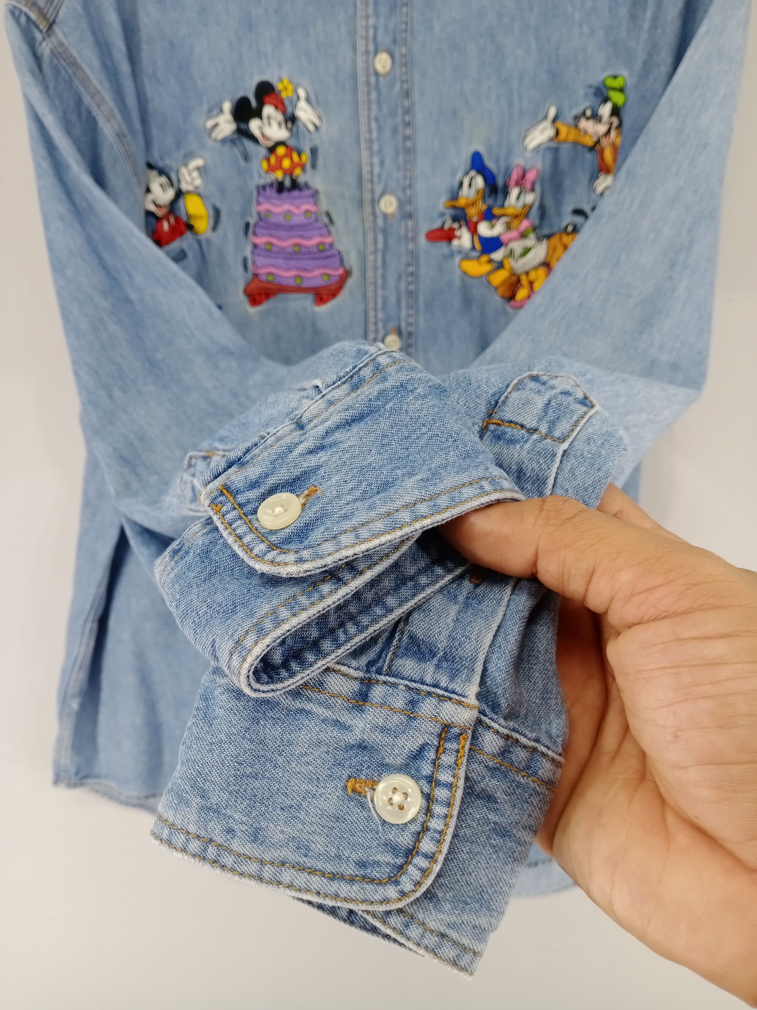 Disney 💥RARE💥Vintage 90s Disney Embroidery Button Ups Denim Shirt Size US L / EU 52-54 / 3 - 8 Thumbnail