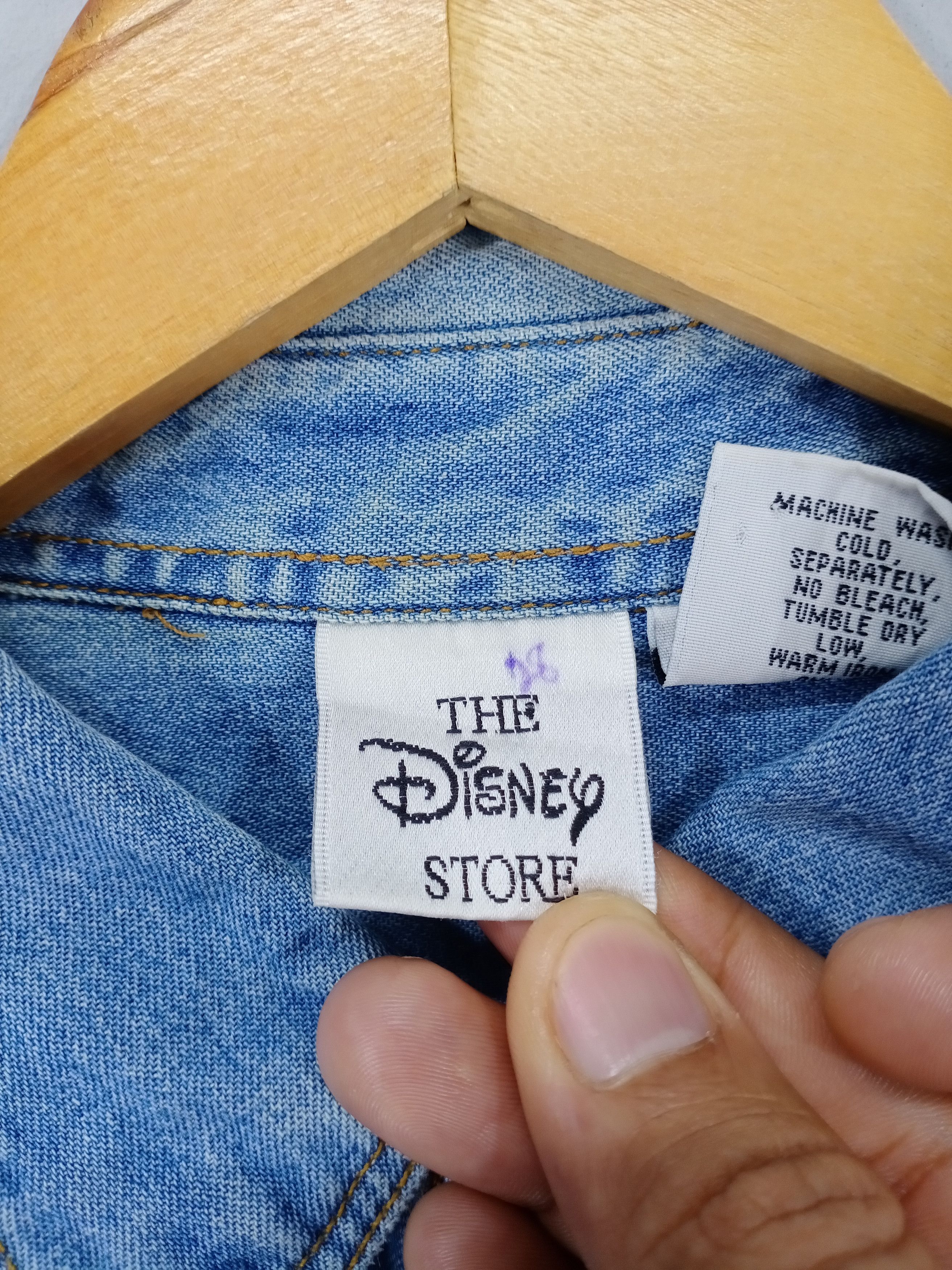 Disney 💥RARE💥Vintage 90s Disney Embroidery Button Ups Denim Shirt Size US L / EU 52-54 / 3 - 11 Thumbnail