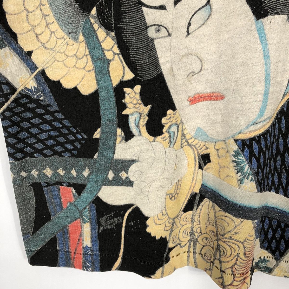 Japanese Brand × Uniqlo Rare Uniqlo Art Graphic Of Kabuki Samurai Warriors Tee Size US L / EU 52-54 / 3 - 5 Thumbnail
