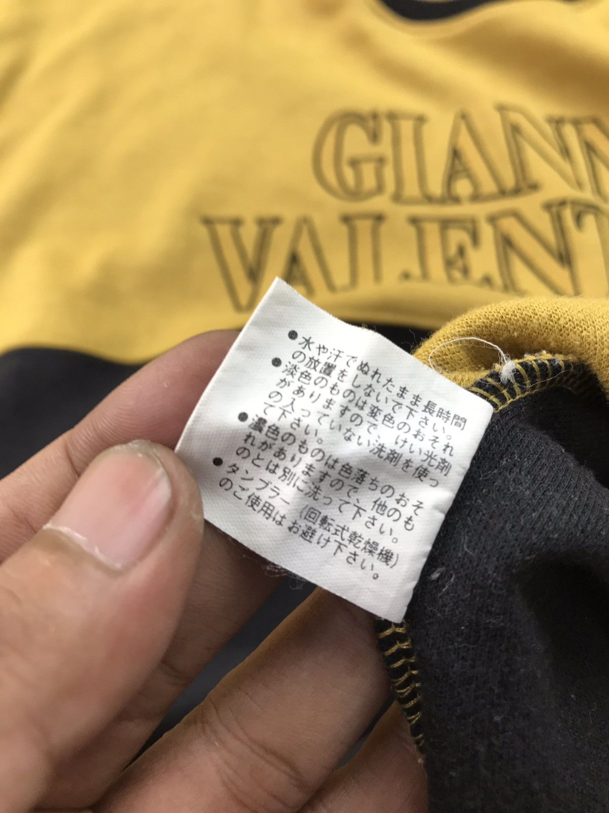Designer VINTAGE GIANNI VALENTINO SPELL OUT CREWNECK SWEATSHIRT Size US M / EU 48-50 / 2 - 6 Thumbnail