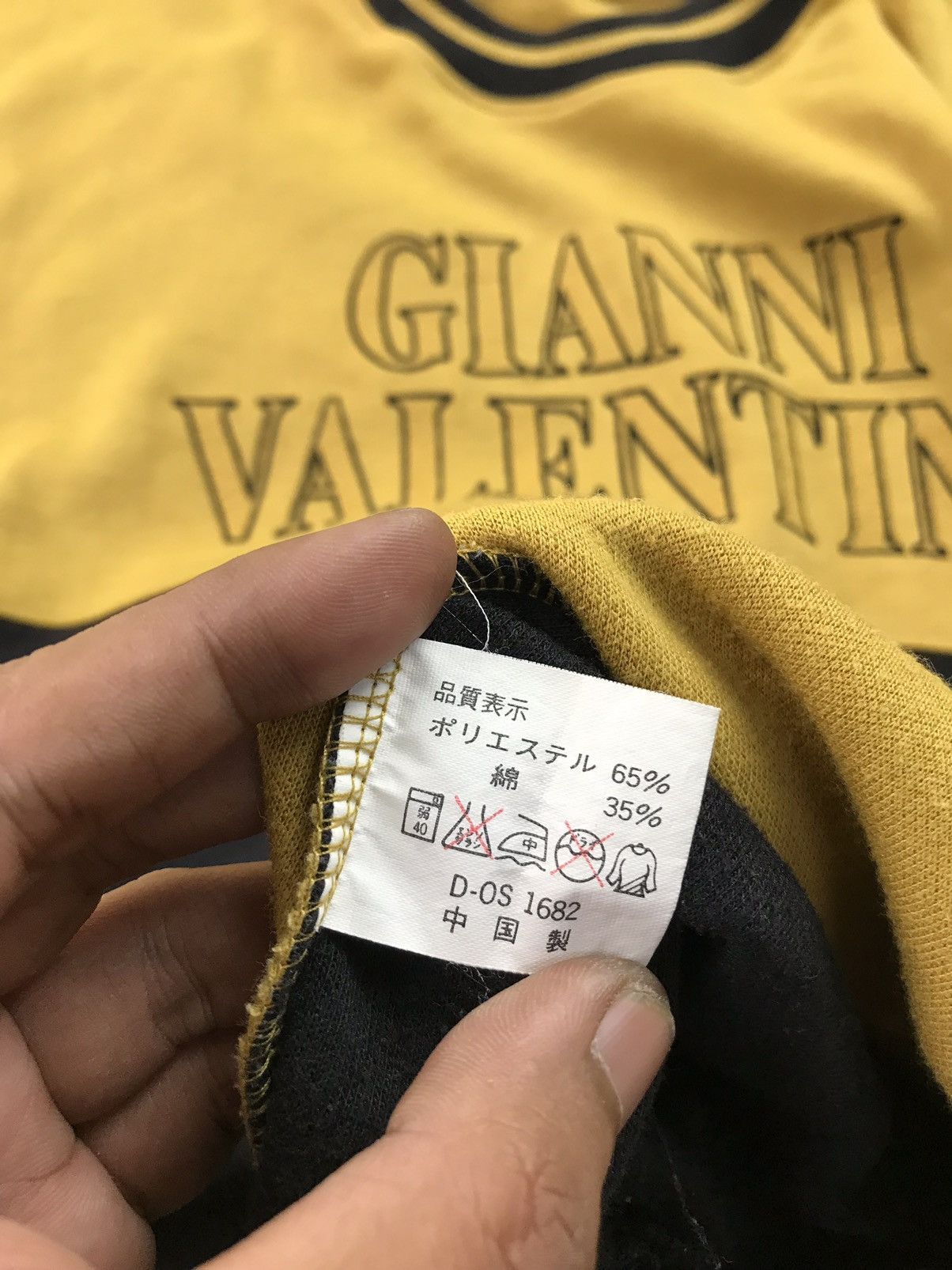 Designer VINTAGE GIANNI VALENTINO SPELL OUT CREWNECK SWEATSHIRT Size US M / EU 48-50 / 2 - 5 Thumbnail