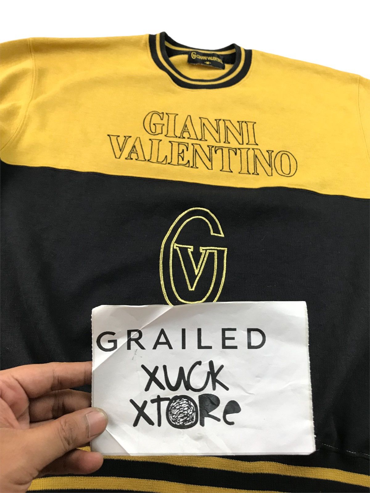 Designer VINTAGE GIANNI VALENTINO SPELL OUT CREWNECK SWEATSHIRT Size US M / EU 48-50 / 2 - 13 Thumbnail
