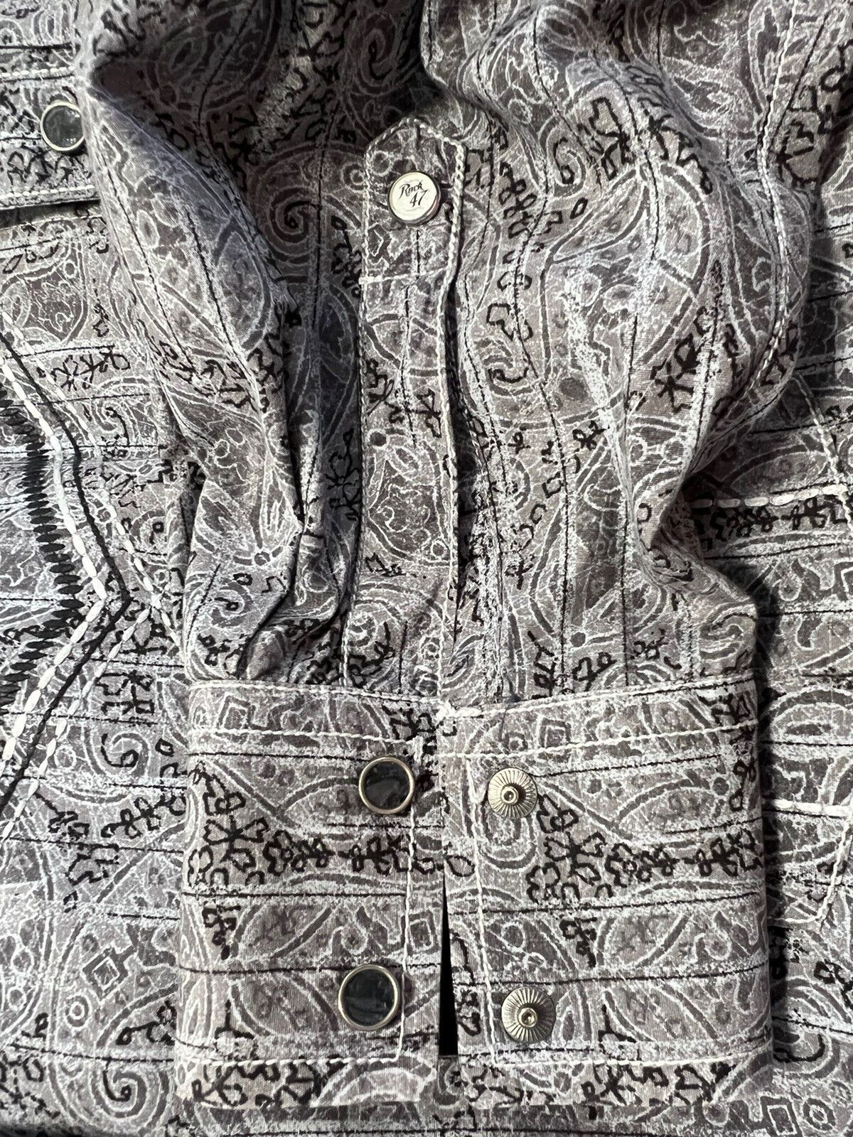 Japanese Brand × Vintage × Wrangler Rock 47 Cowboy Western Shirt Mens XL~Black/Gray Paisley Embr Size US XL / EU 56 / 4 - 7 Thumbnail