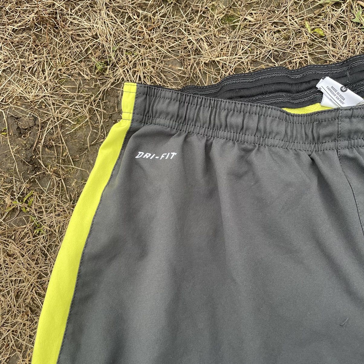 Nike Vintage Y2K Nike Swoosh Logo Shorts Streetwear Sports Casual Size US 32 / EU 48 - 4 Thumbnail