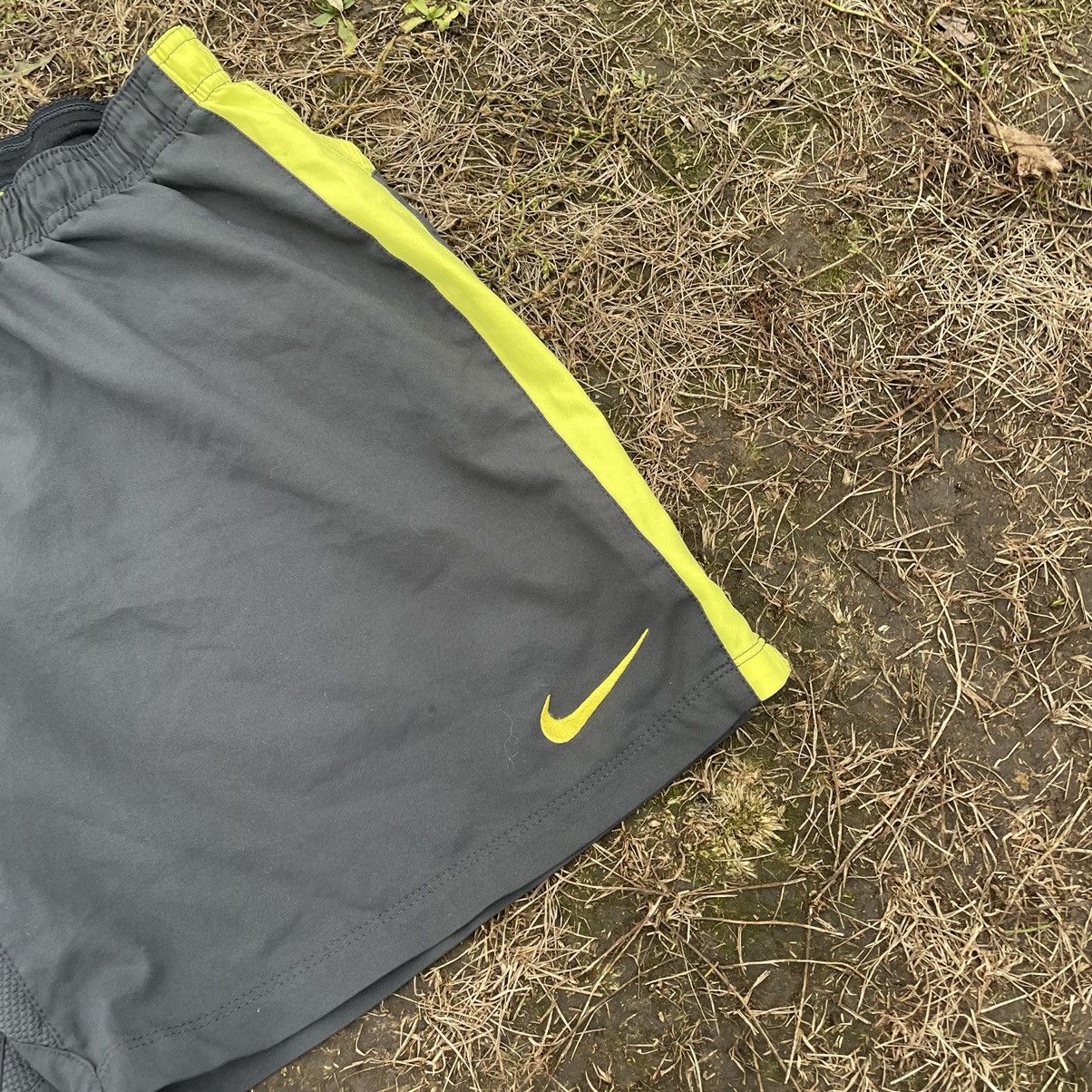 Nike Vintage Y2K Nike Swoosh Logo Shorts Streetwear Sports Casual Size US 32 / EU 48 - 3 Thumbnail