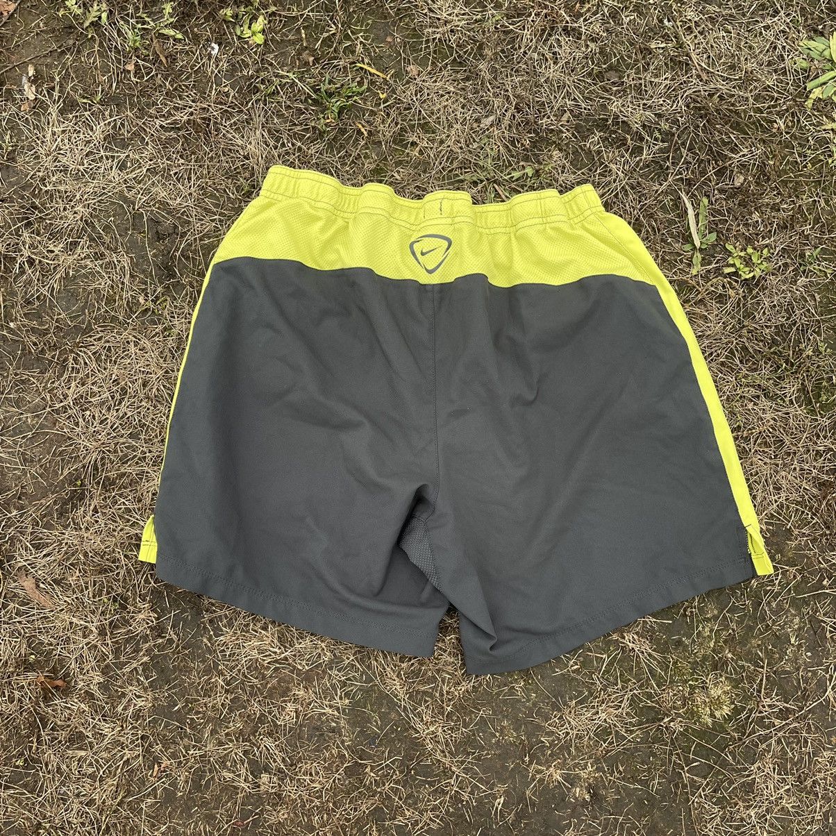 Nike Vintage Y2K Nike Swoosh Logo Shorts Streetwear Sports Casual Size US 32 / EU 48 - 6 Thumbnail