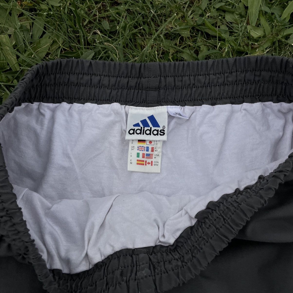 Vintage Vintage 90s Adidas Striped Shorts Streetwear Y2K Thrashed 34 Size US 34 / EU 50 - 5 Thumbnail