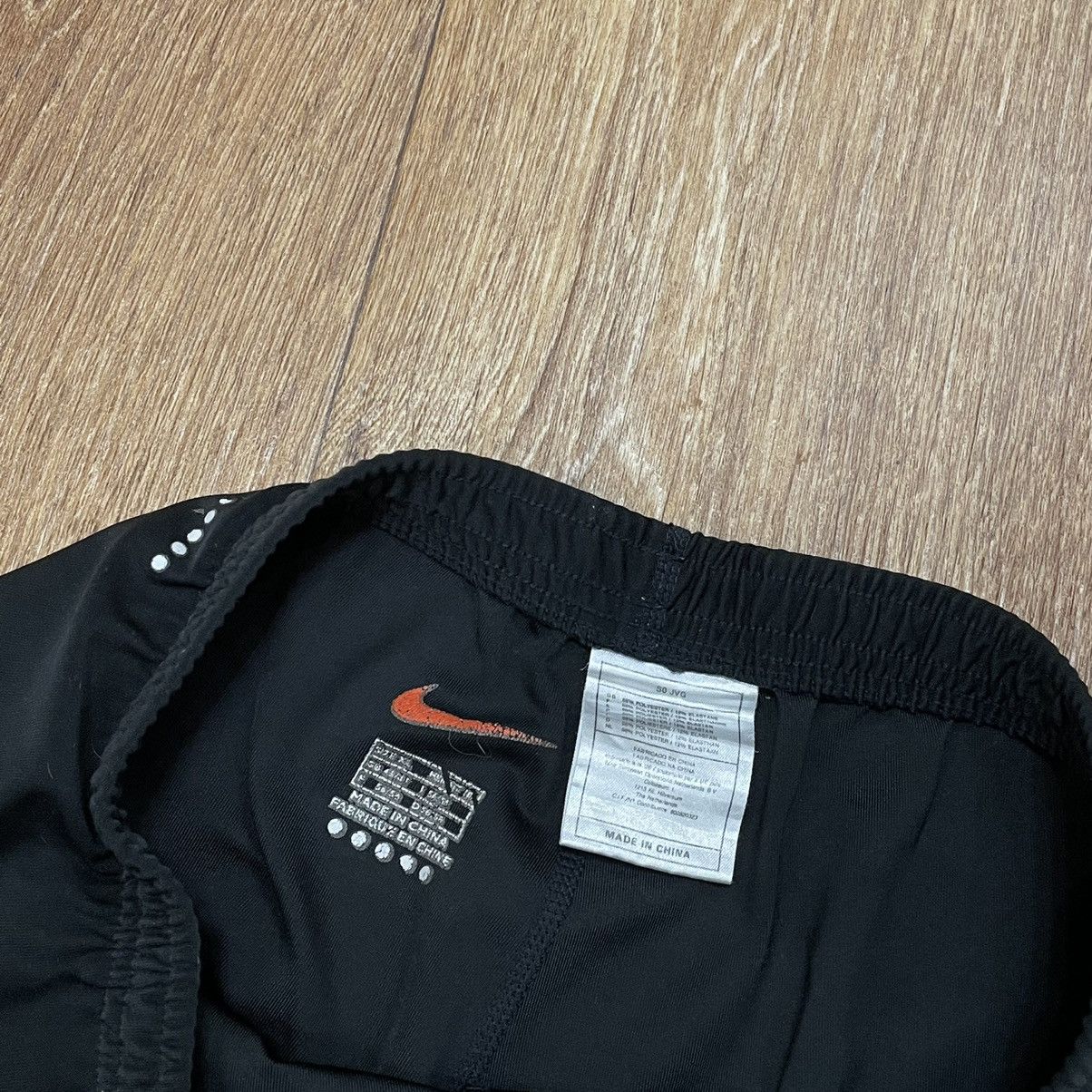Vintage Vintage Nike Swoosh Shorts Streetwear Y2K Skate Athletic L Size US 30 / EU 46 - 5 Thumbnail