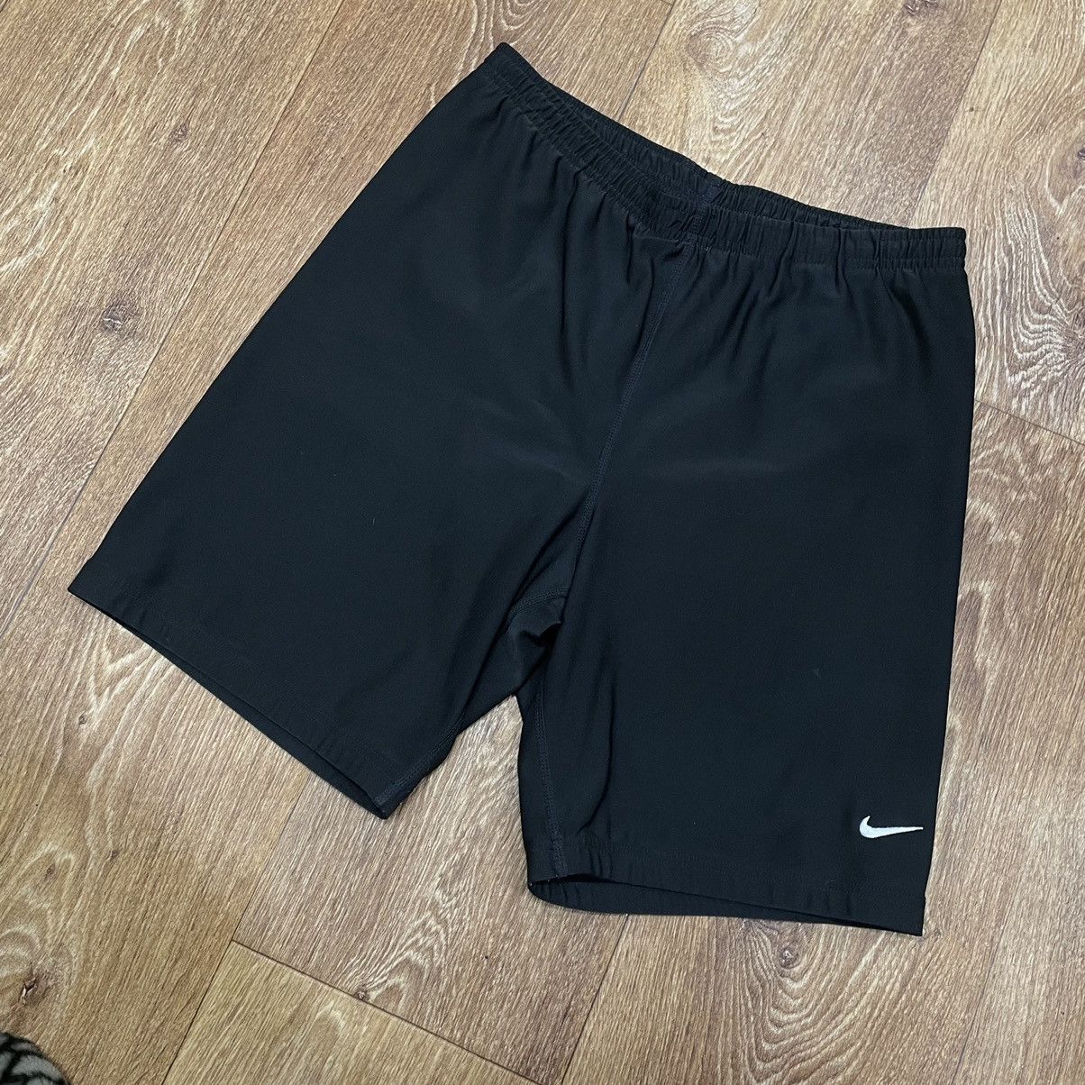 Vintage Vintage Nike Swoosh Shorts Streetwear Y2K Skate Athletic L Size US 30 / EU 46 - 2 Thumbnail