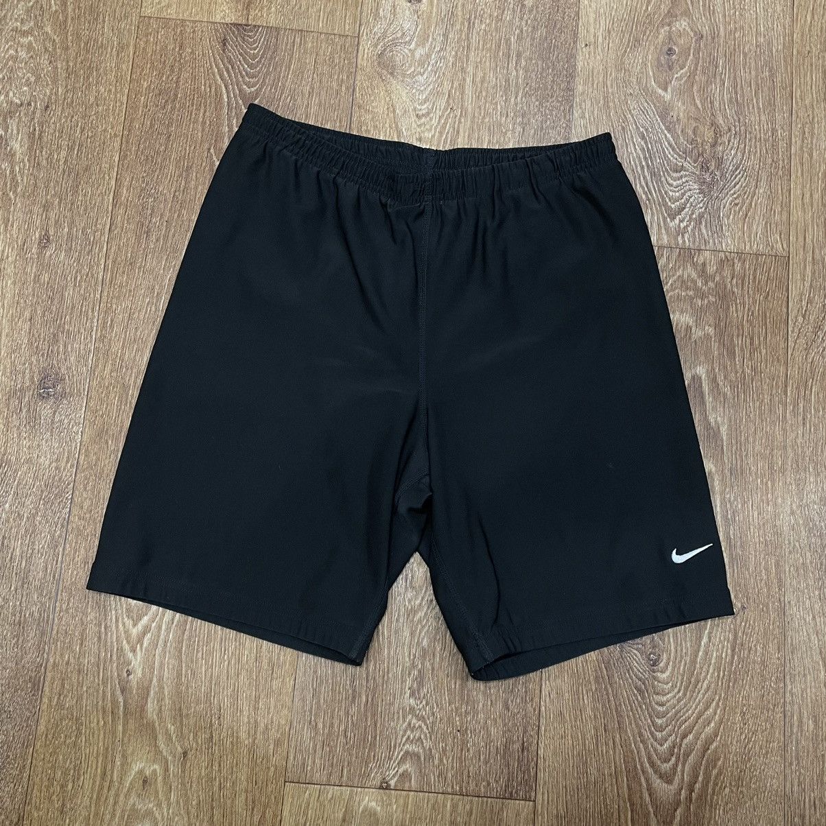 Vintage Vintage Nike Swoosh Shorts Streetwear Y2K Skate Athletic L Size US 30 / EU 46 - 1 Thumbnail