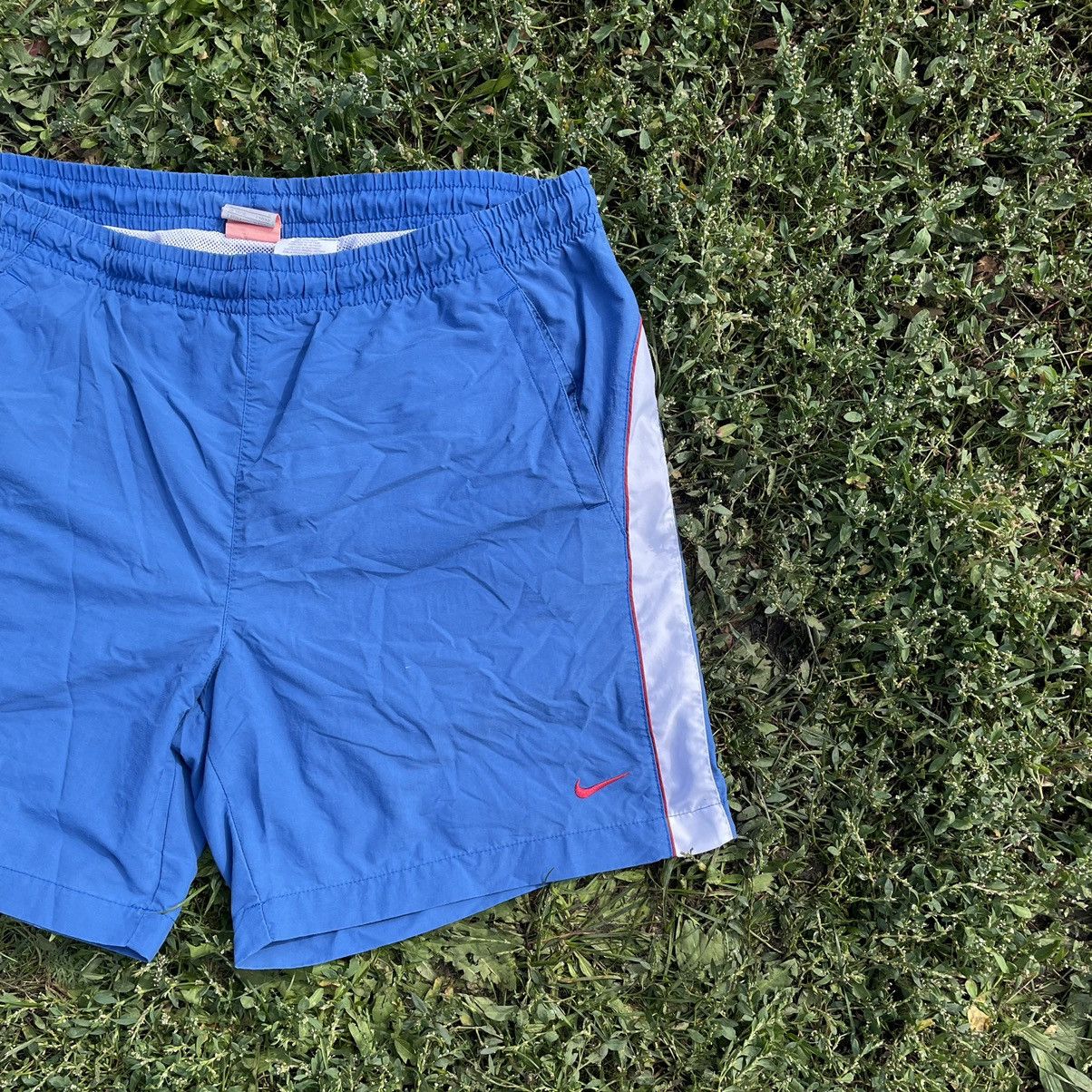 Nike Vintage 90s Nike Swoosh Logo Shorts Streetwear Size US 34 / EU 50 - 2 Thumbnail