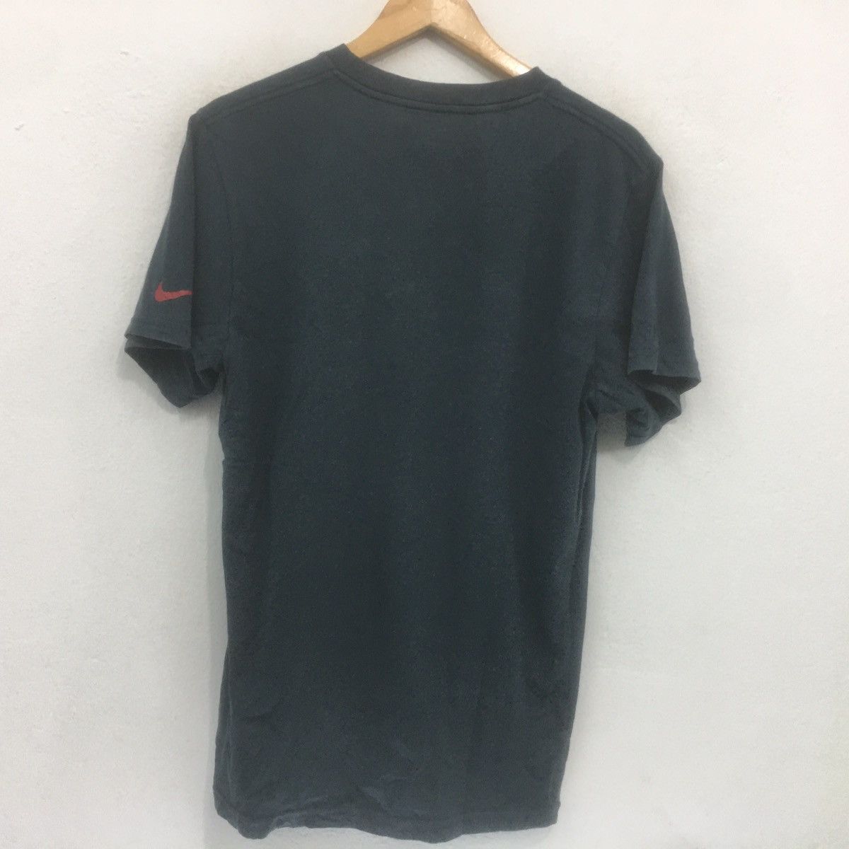Nike Nike T-Shirt Crewneck Nobody Trains To Be The Hunted Tiger Size US M / EU 48-50 / 2 - 5 Thumbnail