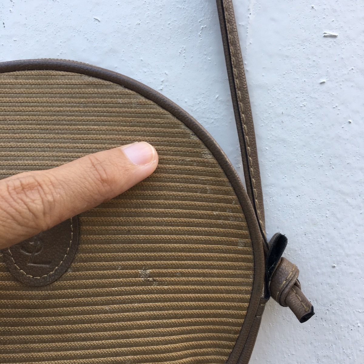 Yves Saint Laurent Rare Vintage Yves Saint Laurent Sling Bag Size ONE SIZE - 9 Thumbnail