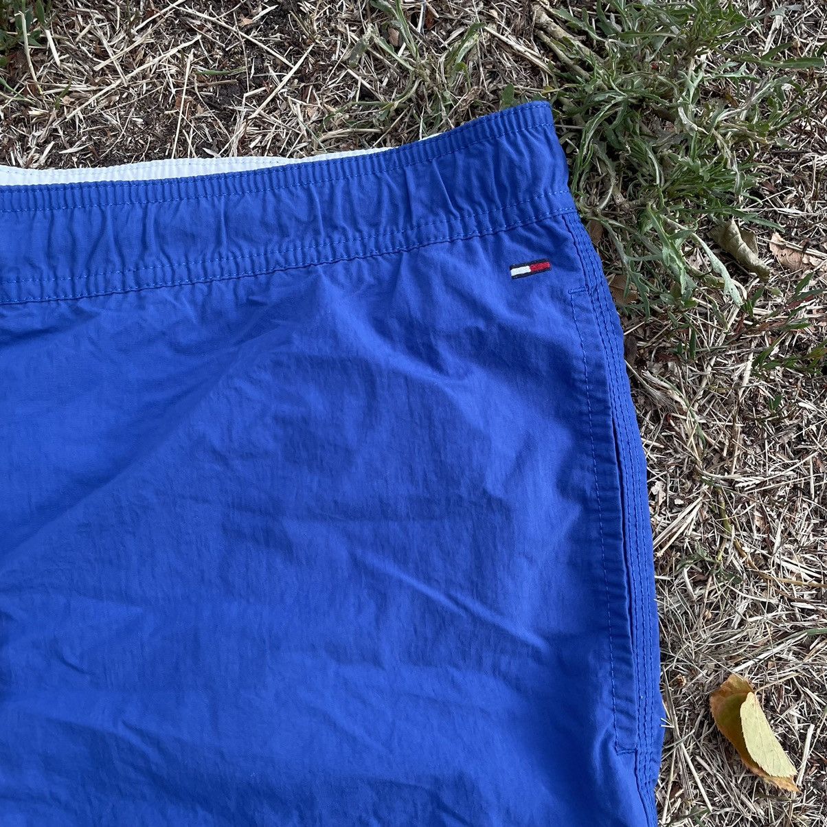 Vintage Vintage Y2K Tommy Hilfiger Baggy Nylon Shorts Blue Drip 32 Size US 32 / EU 48 - 4 Thumbnail