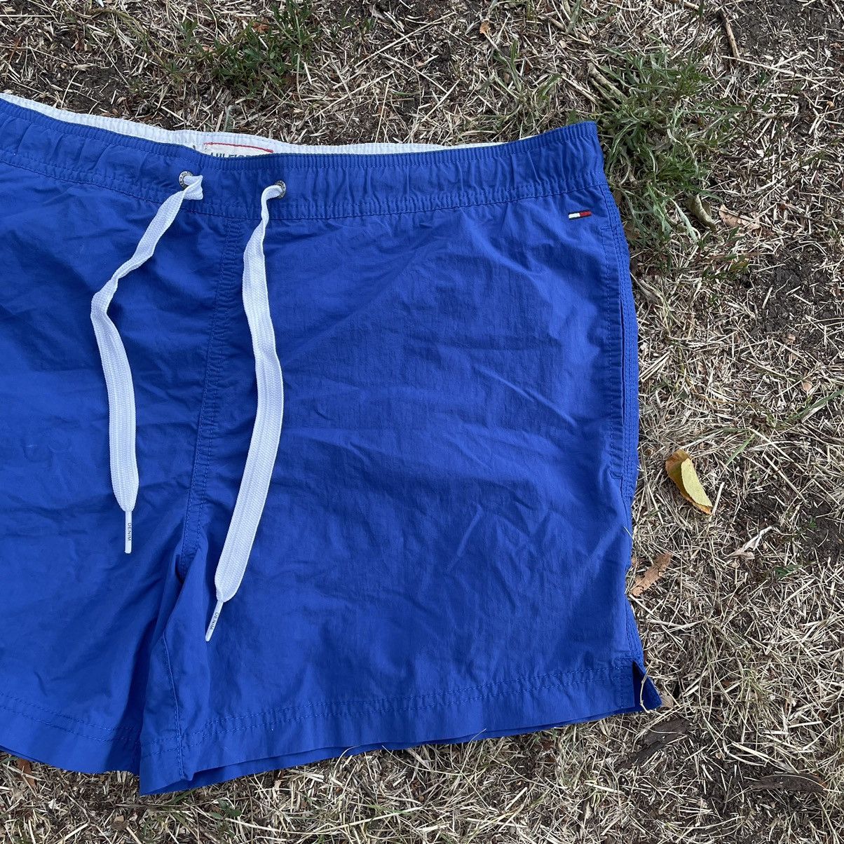 Vintage Vintage Y2K Tommy Hilfiger Baggy Nylon Shorts Blue Drip 32 Size US 32 / EU 48 - 2 Thumbnail