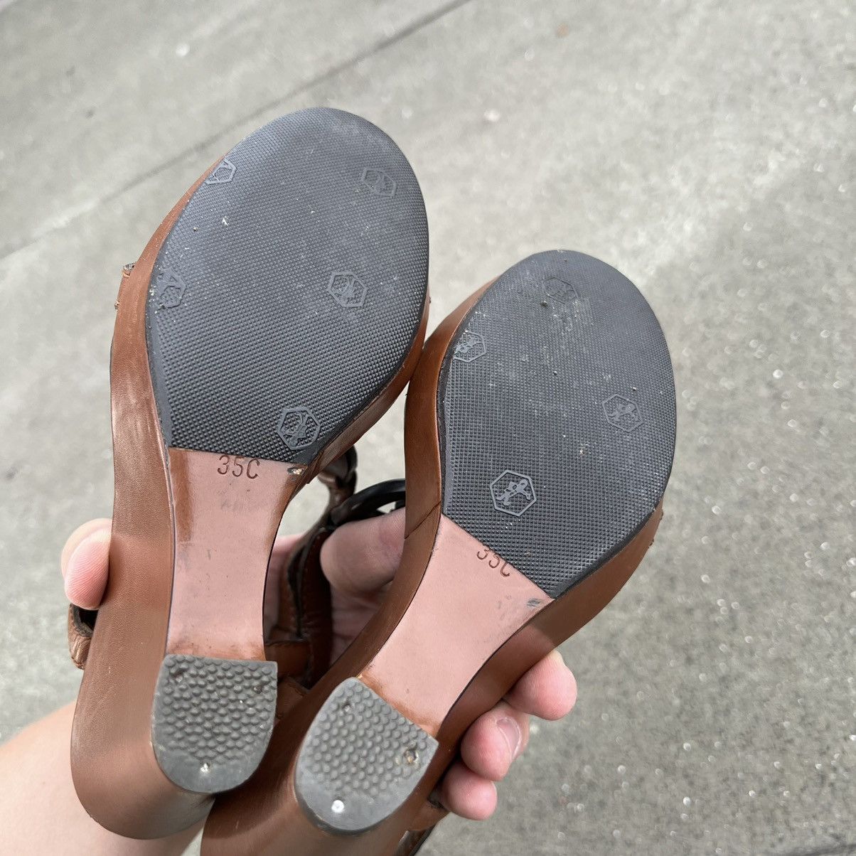 Gucci × Vintage Gucci Brown Leather GG Logo Heels Size US 5 / IT 35 - 7 Thumbnail