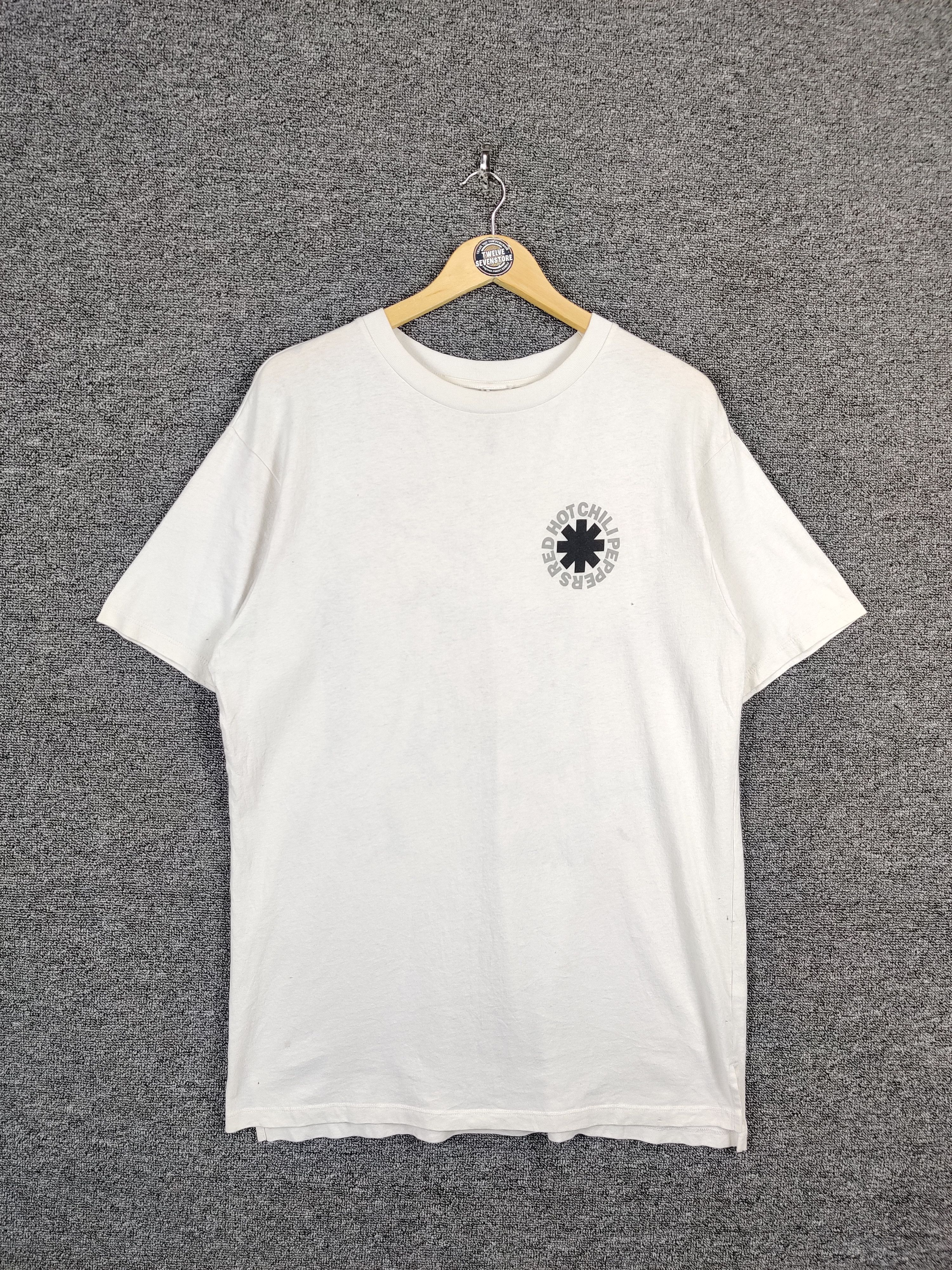 Band Tees Red Hot Chili Peppers x Uniqlo Band Tee Tshirt Size US L / EU 52-54 / 3 - 4 Thumbnail