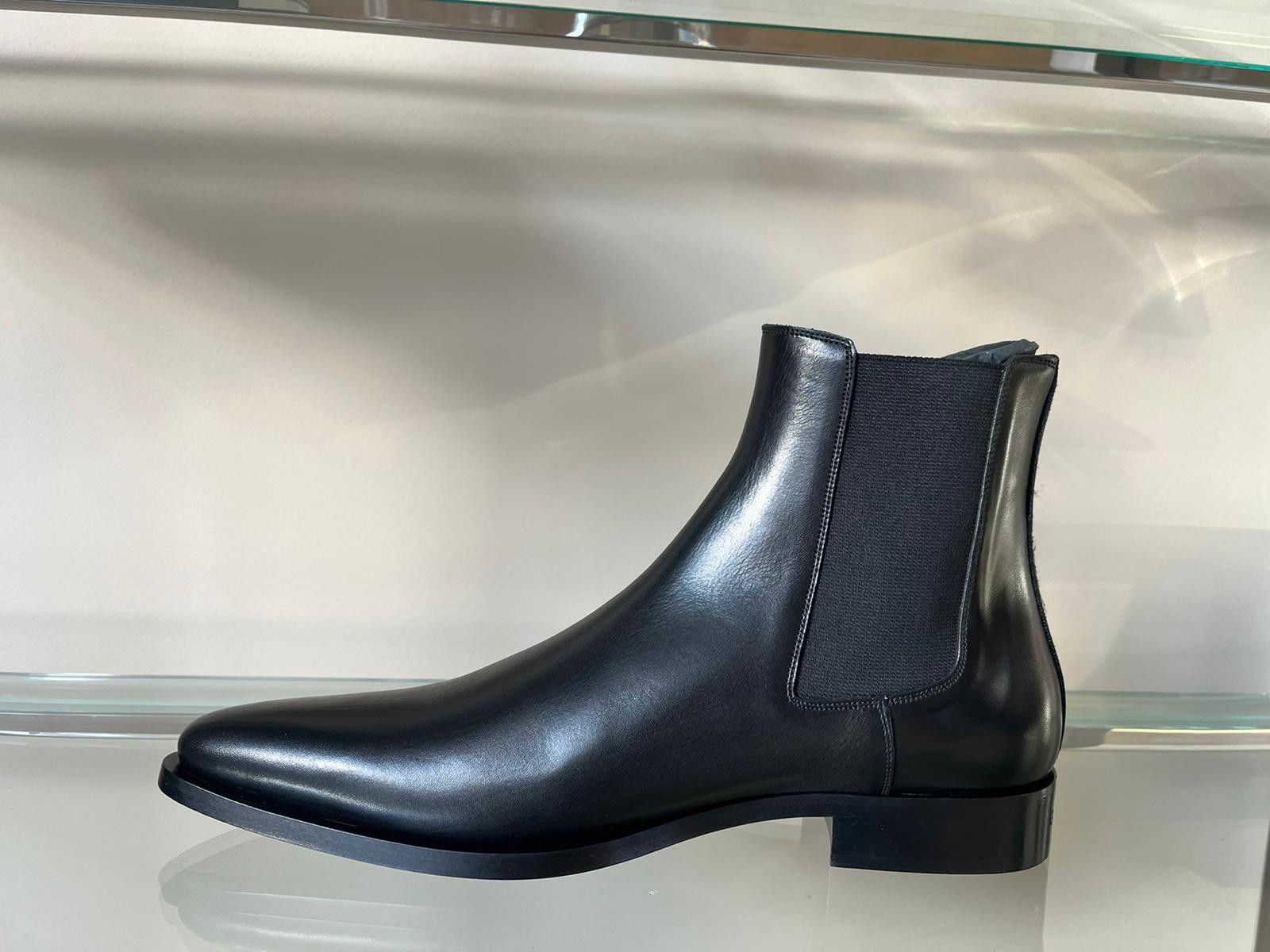 Givenchy Classic Chelsea Boots in Black Size US 8 / EU 41 - 11 Thumbnail