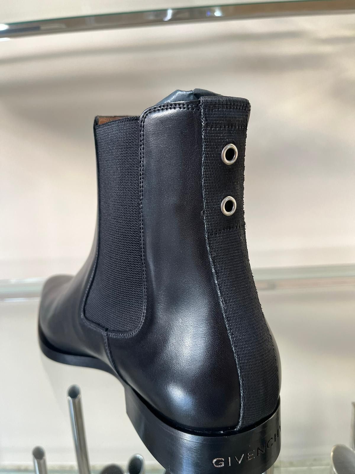 Givenchy Classic Chelsea Boots in Black Size US 8 / EU 41 - 10 Thumbnail