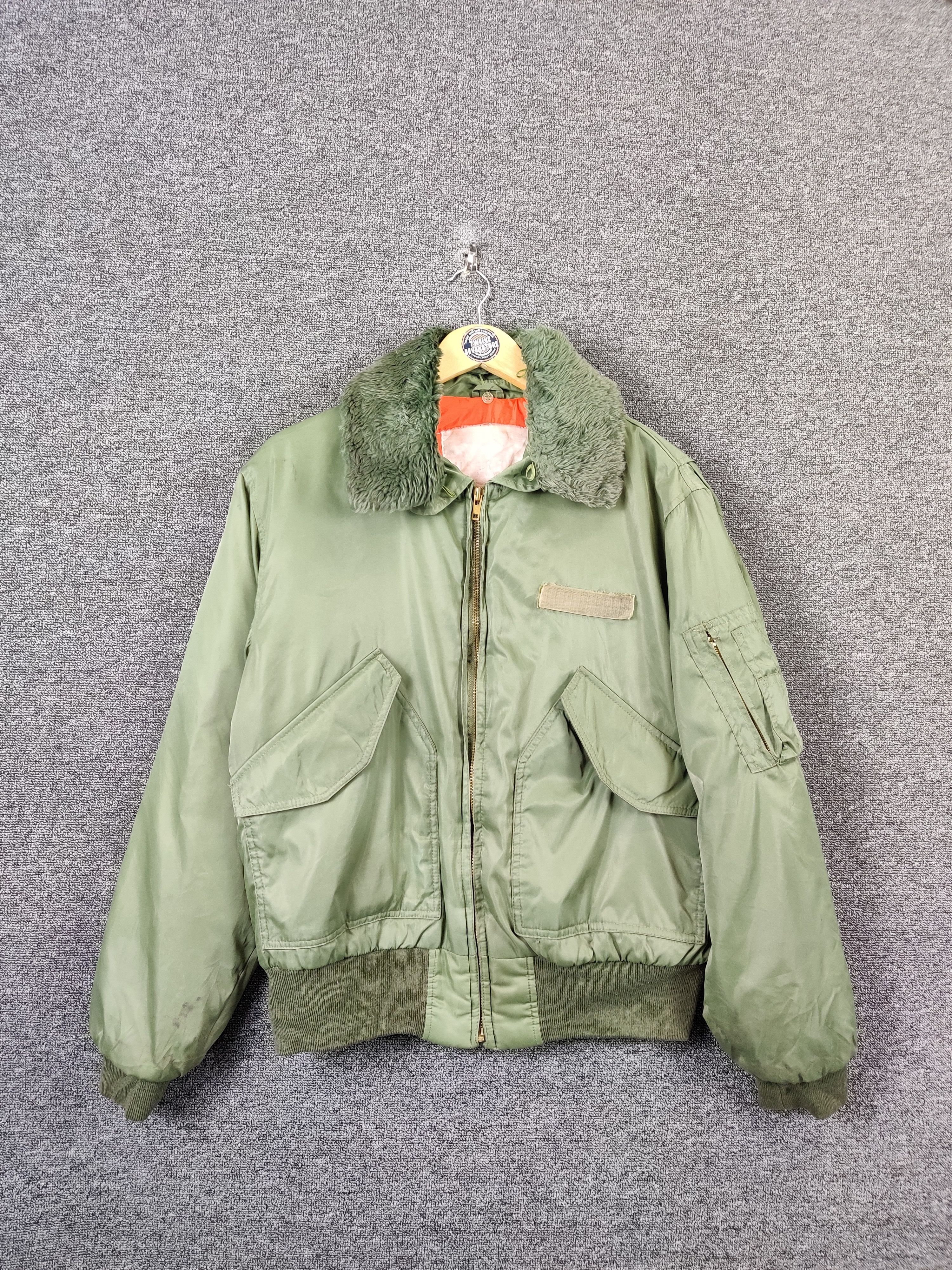 Vintage Vintage U.S Air Force Ma1 Flight Bomber Fur Jacket Size US L / EU 52-54 / 3 - 1 Thumbnail