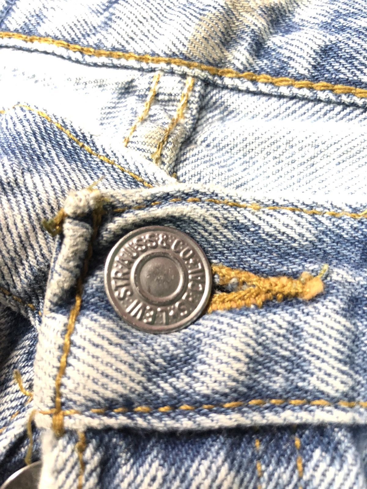 Levi's × Vintage VINTAGE 1993 LEVIS BLUE WASH DISSTRESSED GRUNGE DENIM Size US 30 / EU 46 - 5 Thumbnail