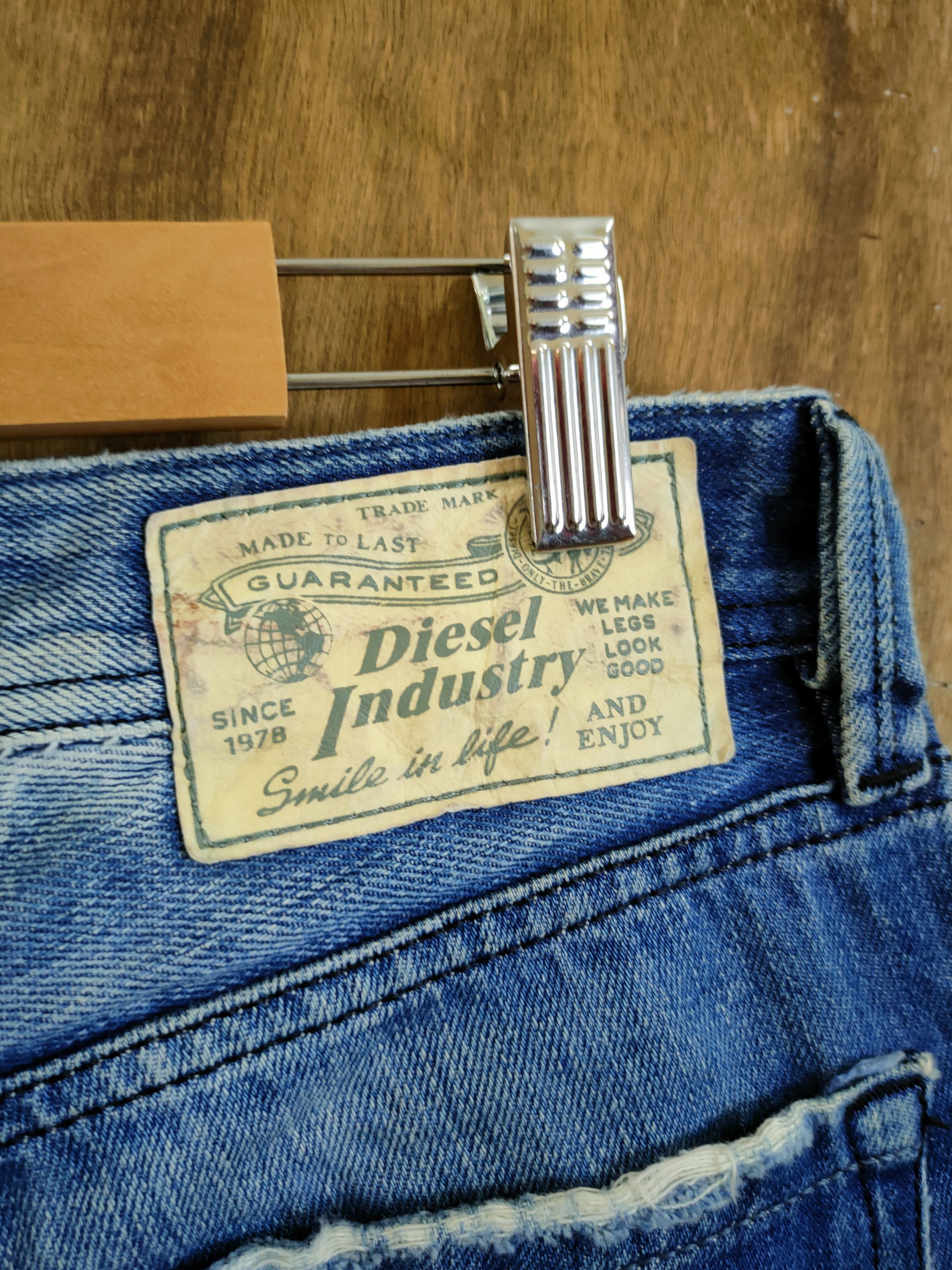 Diesel Diesel Larkee distressed denim like kurt cobain #46-746 Size US 29 - 10 Thumbnail