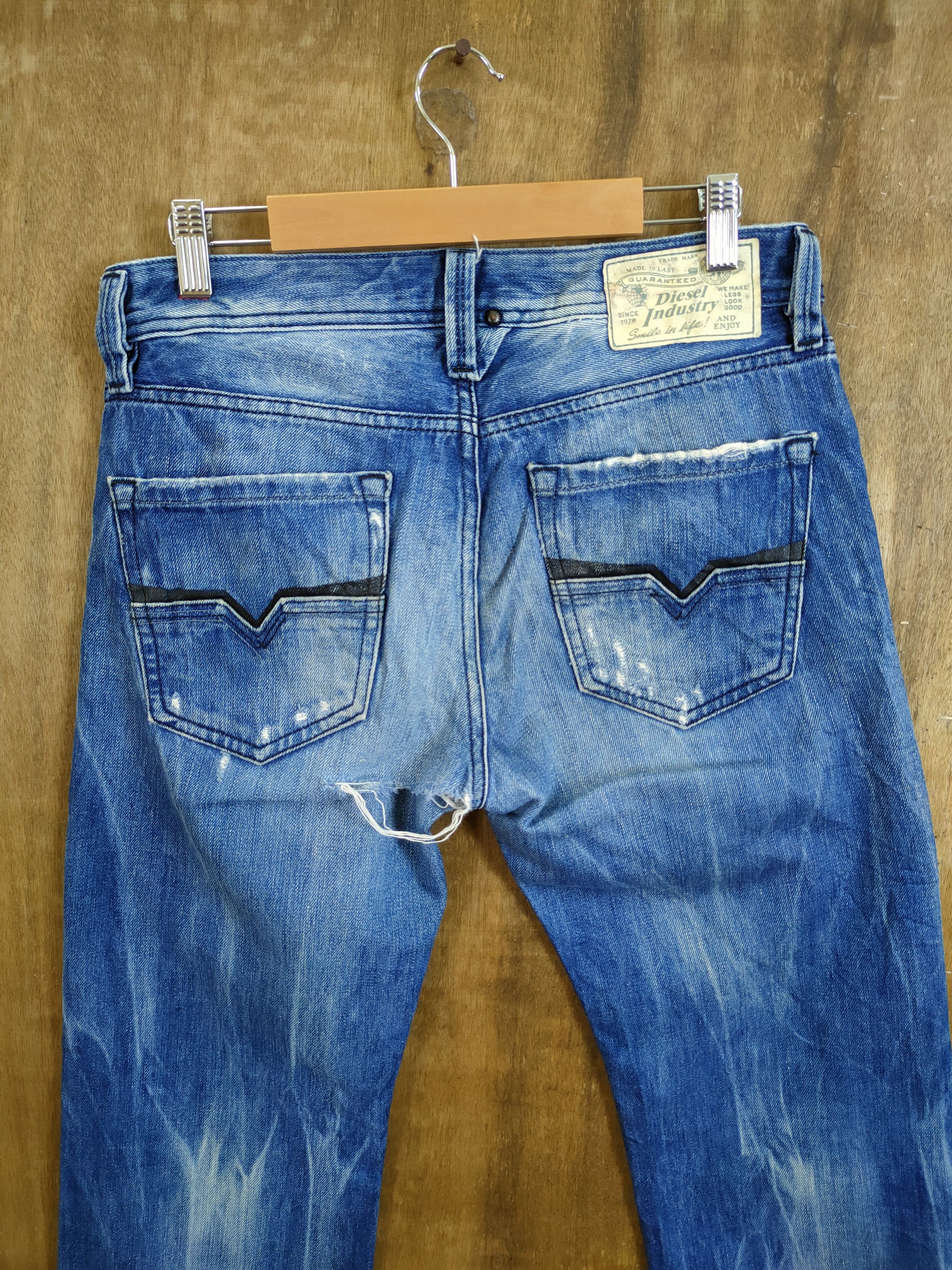 Diesel Diesel Larkee distressed denim like kurt cobain #46-746 Size US 29 - 9 Thumbnail