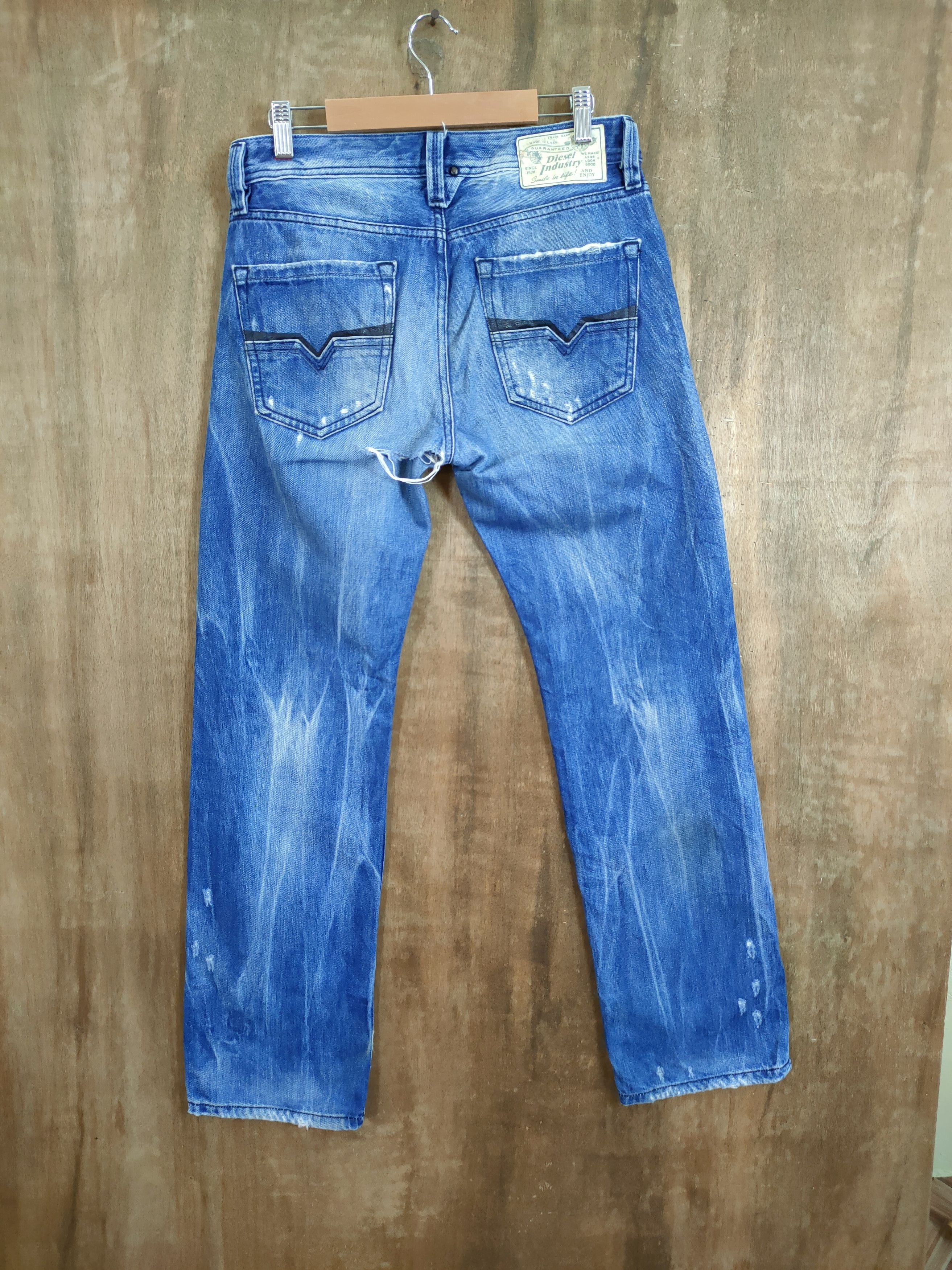 Diesel Diesel Larkee distressed denim like kurt cobain #46-746 Size US 29 - 7 Thumbnail