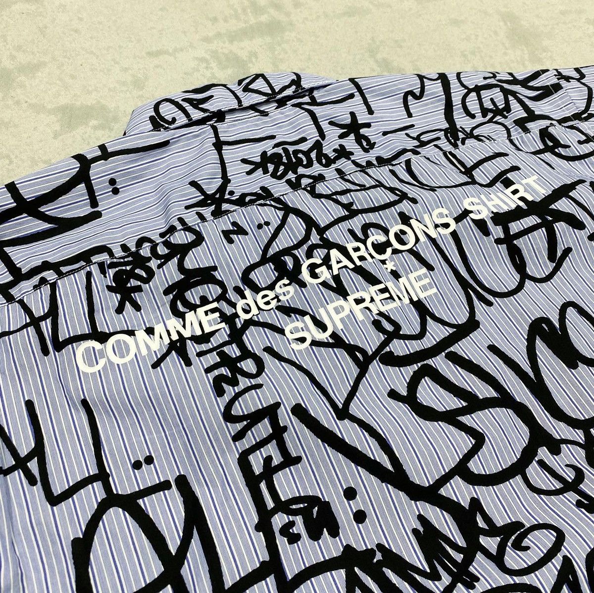 Comme des Garcons SHIRT × Supreme Supreme x Comme des Garçons Shirt Graphic S/S Shirt Size US XL / EU 56 / 4 - 3 Thumbnail