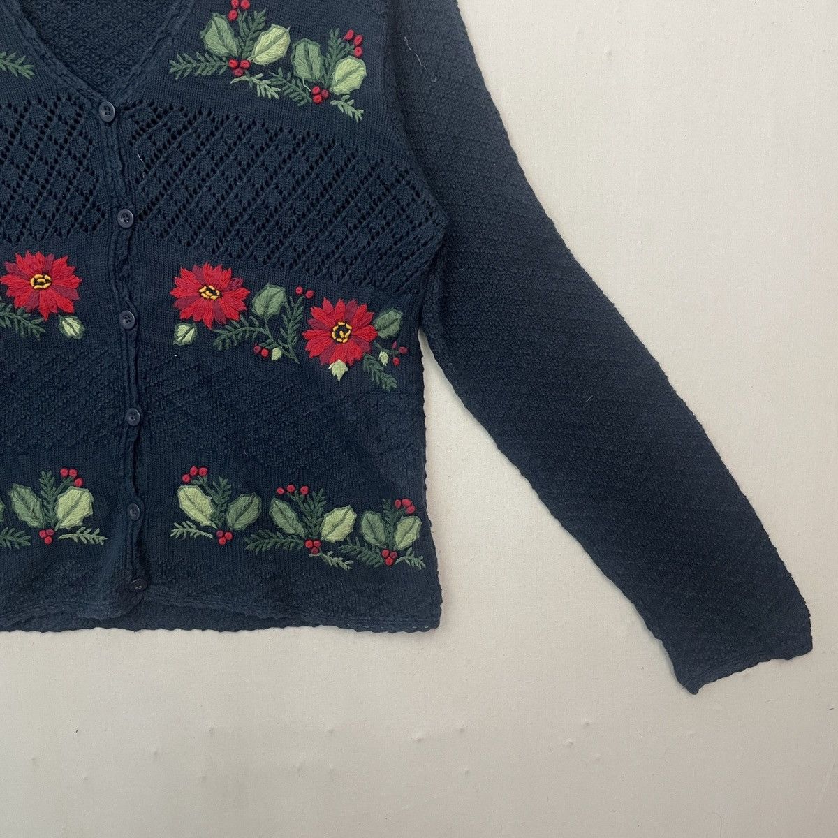 Aran Isles Knitwear LIZ CLAIBONE LIZ SPORT PETITE Embroidery Flower Cardigan Size US M / EU 48-50 / 2 - 4 Thumbnail