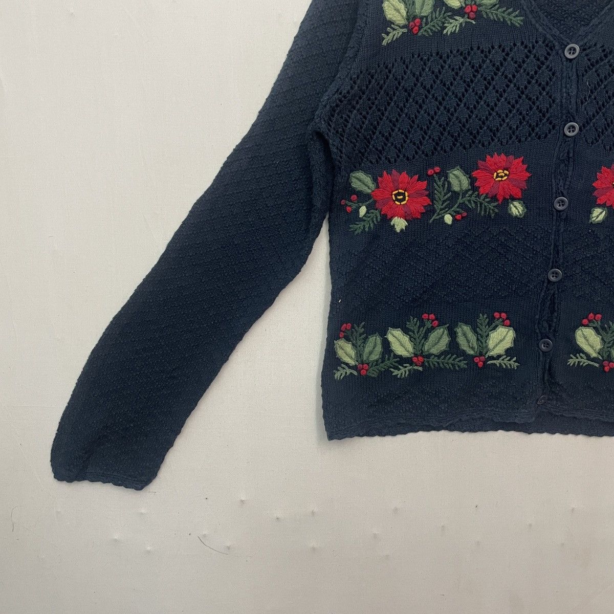 Aran Isles Knitwear LIZ CLAIBONE LIZ SPORT PETITE Embroidery Flower Cardigan Size US M / EU 48-50 / 2 - 3 Thumbnail