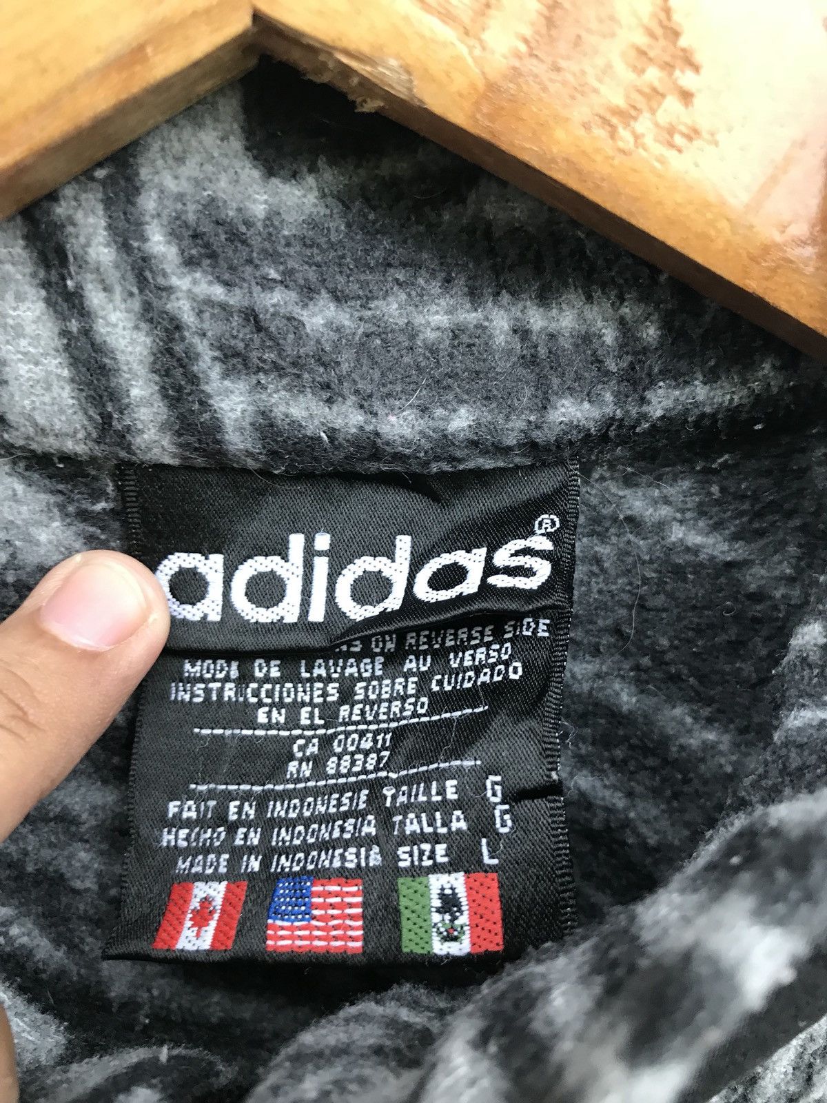 Adidas Vintage Adidas All Over Print Fleece Jacket Size US L / EU 52-54 / 3 - 9 Thumbnail
