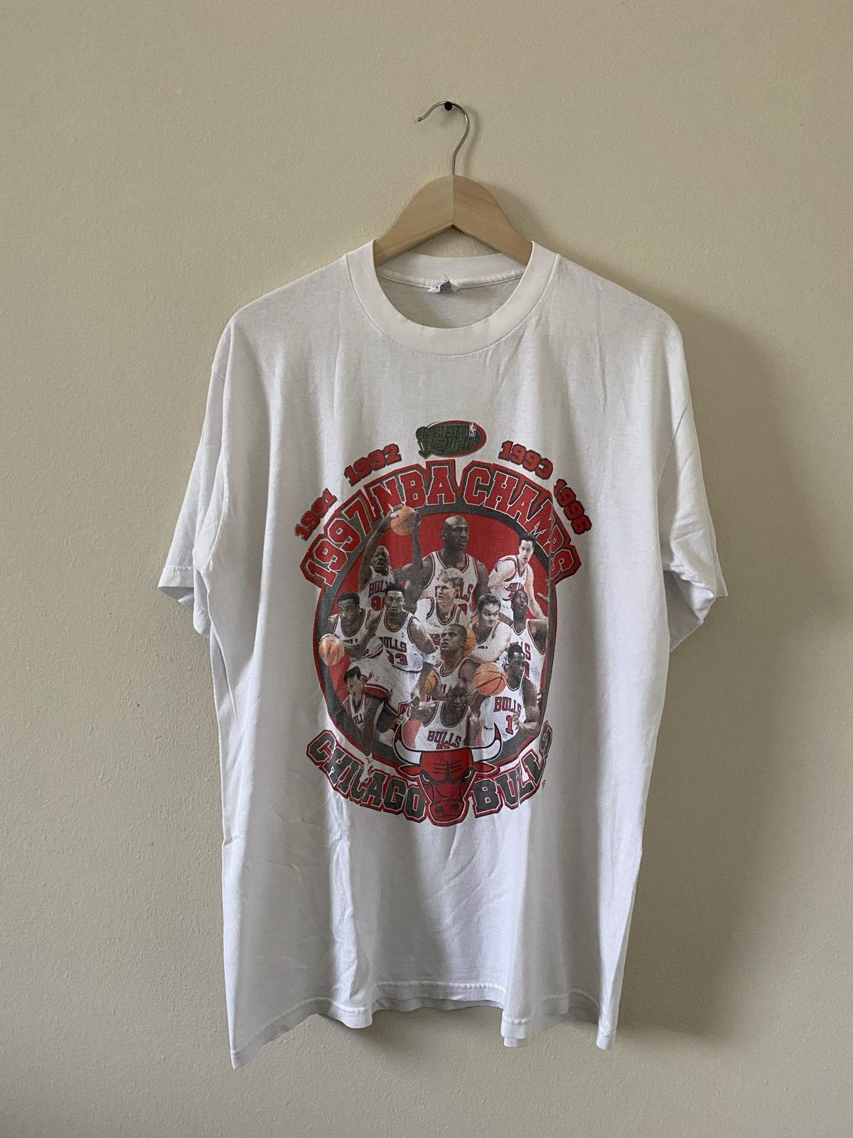 Vintage Vintage 1997 Chicago Bulls NBA Champs Starter Shirt Size US L / EU 52-54 / 3 - 1 Thumbnail