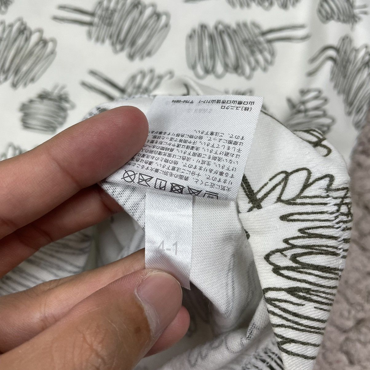 Kaws UTxKawsxPeanuts Joe Kaws T-shirt Size US L / EU 52-54 / 3 - 15 Thumbnail