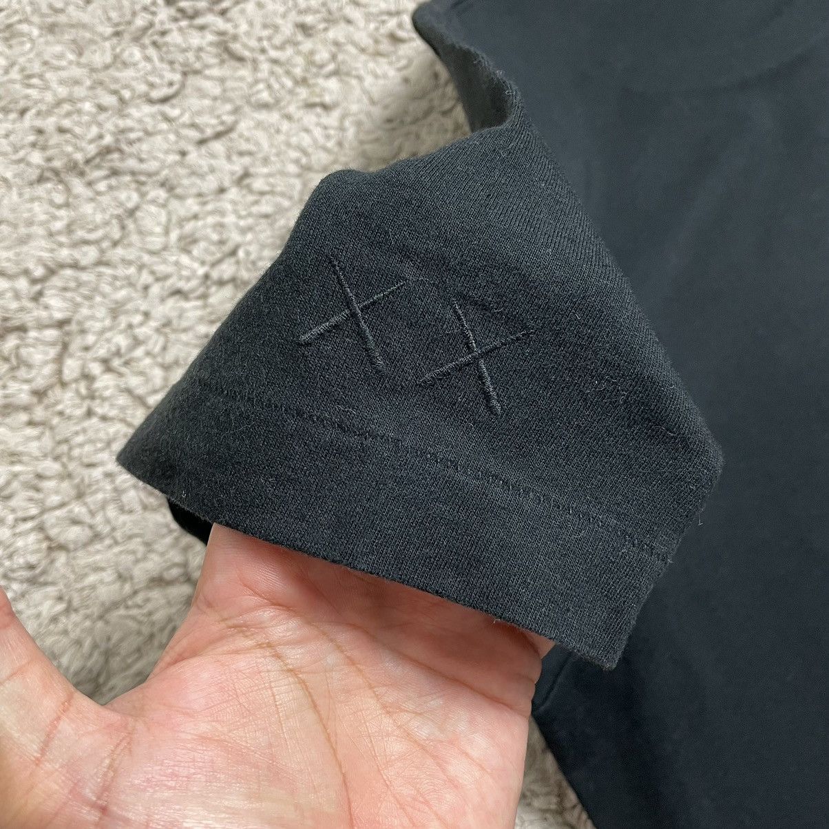 Kaws UT Kaws Spellout T-shirt Size US XL / EU 56 / 4 - 12 Thumbnail