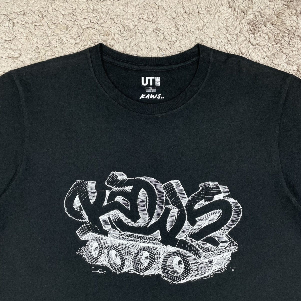 Kaws UT Kaws Spellout T-shirt Size US XL / EU 56 / 4 - 5 Thumbnail