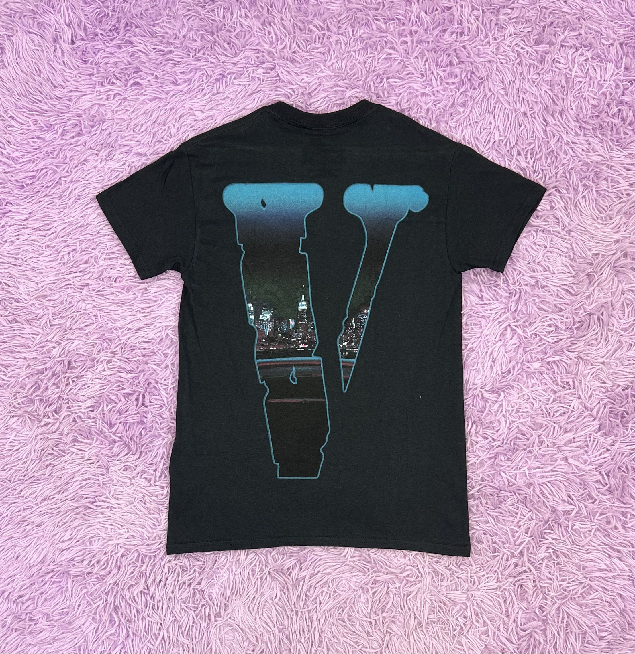 image of Vlone X Pop Smoke Armed And Dangerous Tee Small in Black, Men's