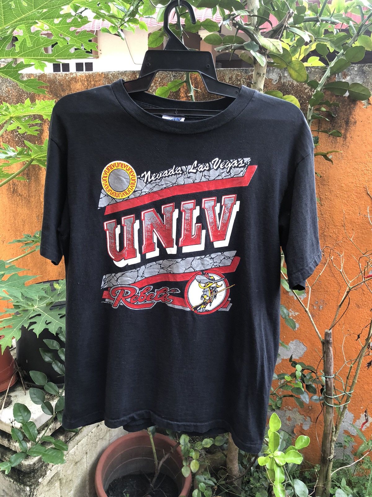 Vintage Vintage 80s UNLV Rebels Basketball tees by Capitol Shirt Size US L / EU 52-54 / 3 - 1 Thumbnail