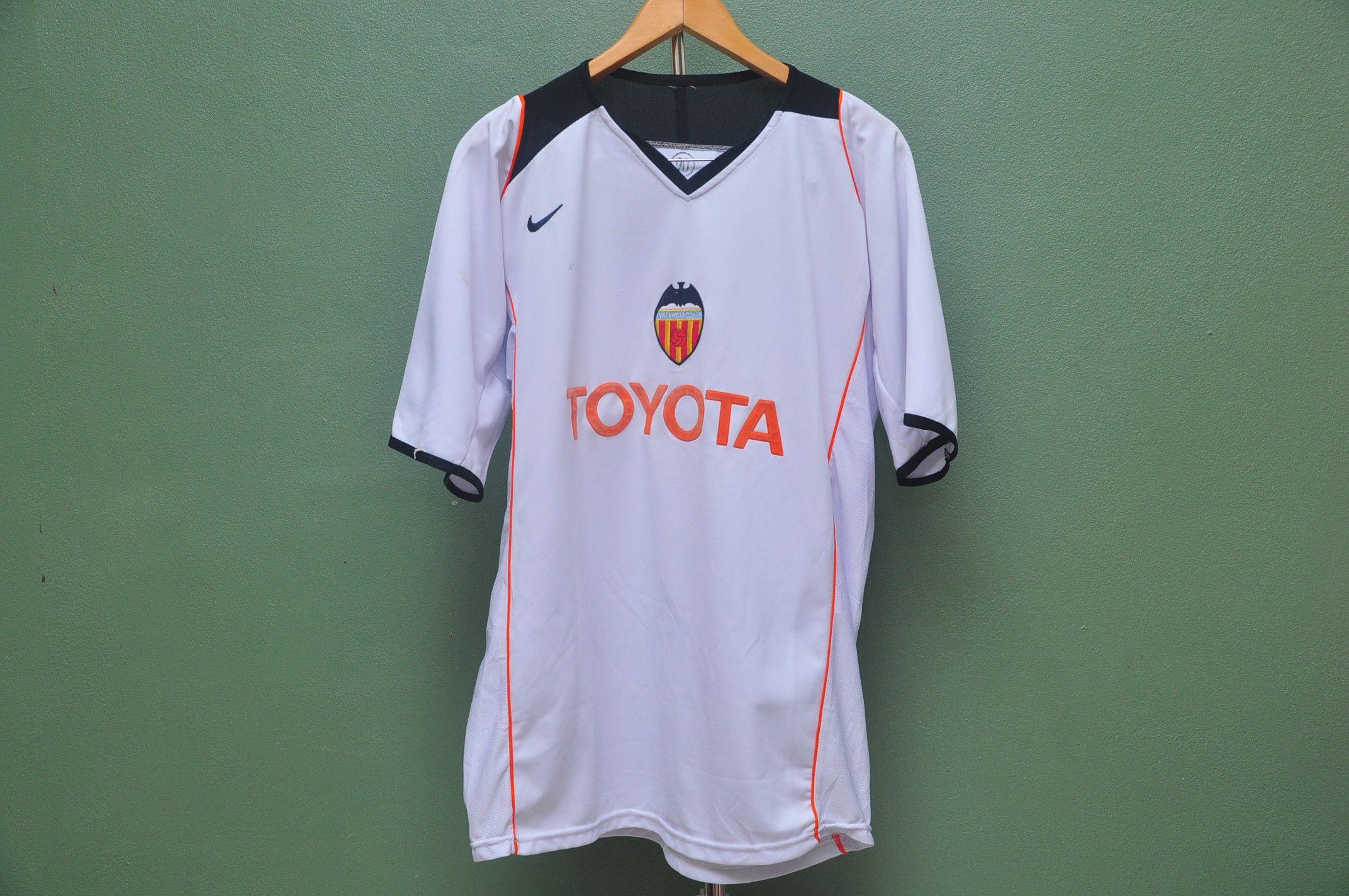 image of Vintage Valencia Toyota Nike Total 90 2005-06 Jersey in White, Men's (Size XL)