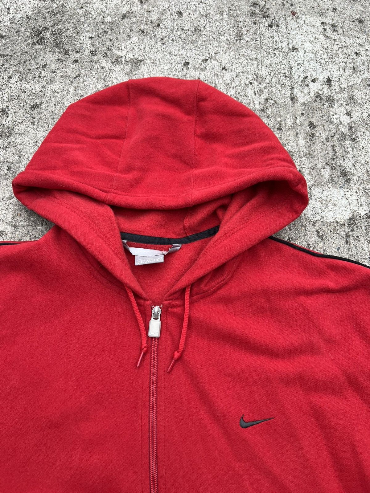 Nike × Vintage Vintage Y2K Nike Red Embroidered Soft Zip Hoodie Size US XXL / EU 58 / 5 - 2 Thumbnail